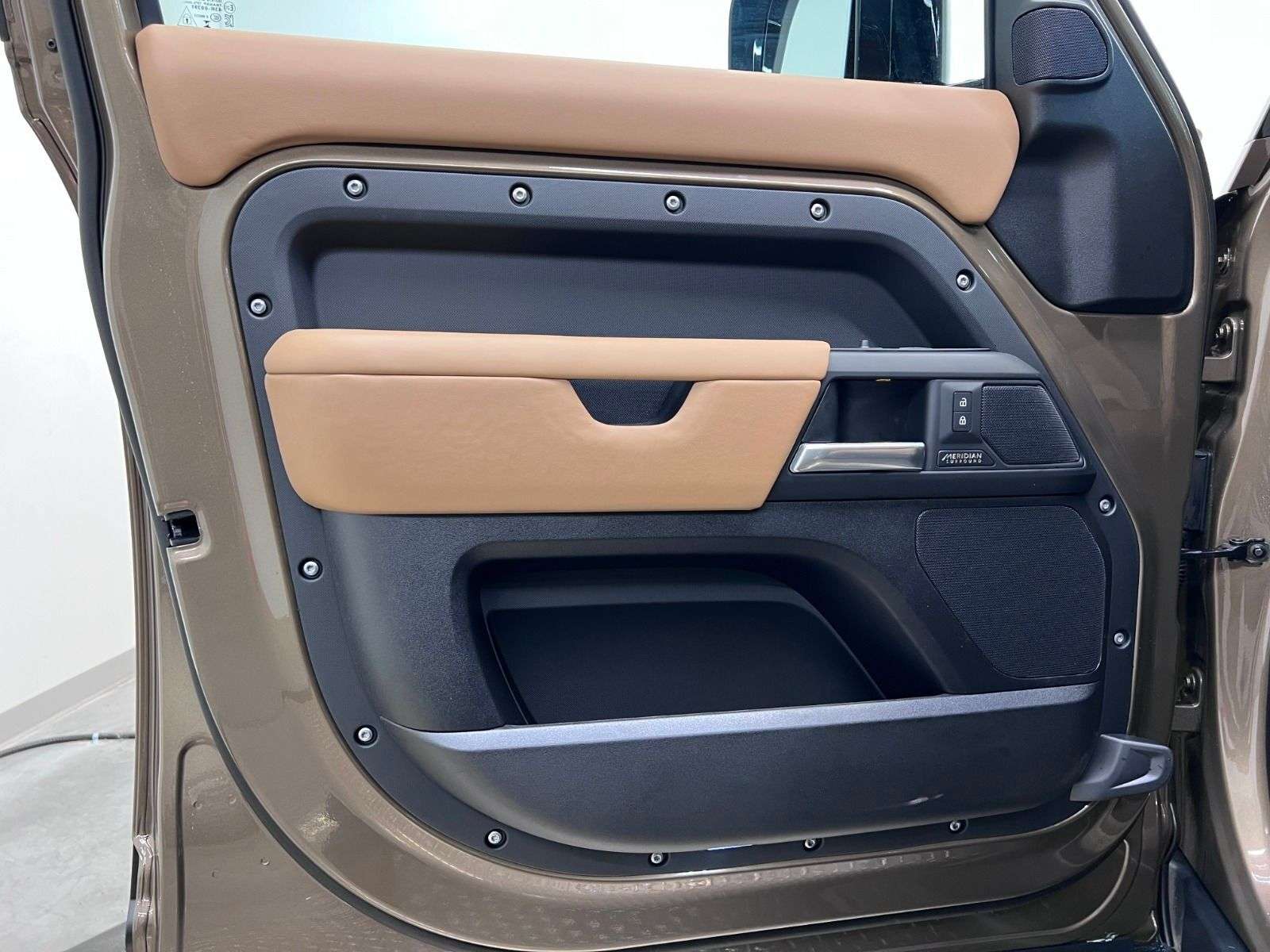 2026 Land Rover Defender 110 P400 X-DYNAMIC SE thumb 28