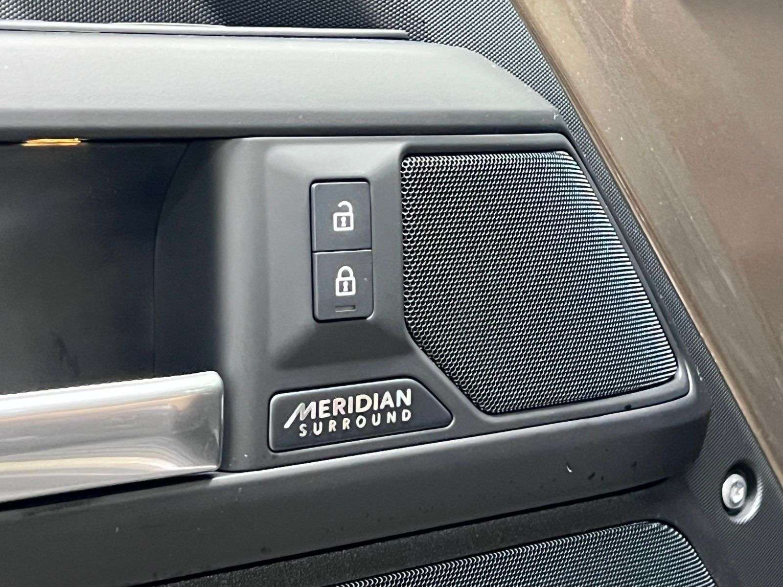 2026 Land Rover Defender 110 P400 X-DYNAMIC SE thumb 30