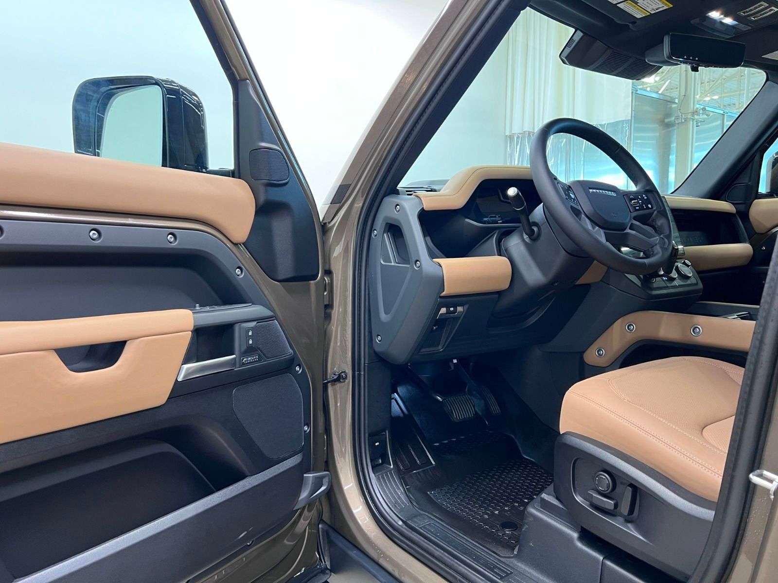 2026 Land Rover Defender 110 P400 X-DYNAMIC SE alt 4