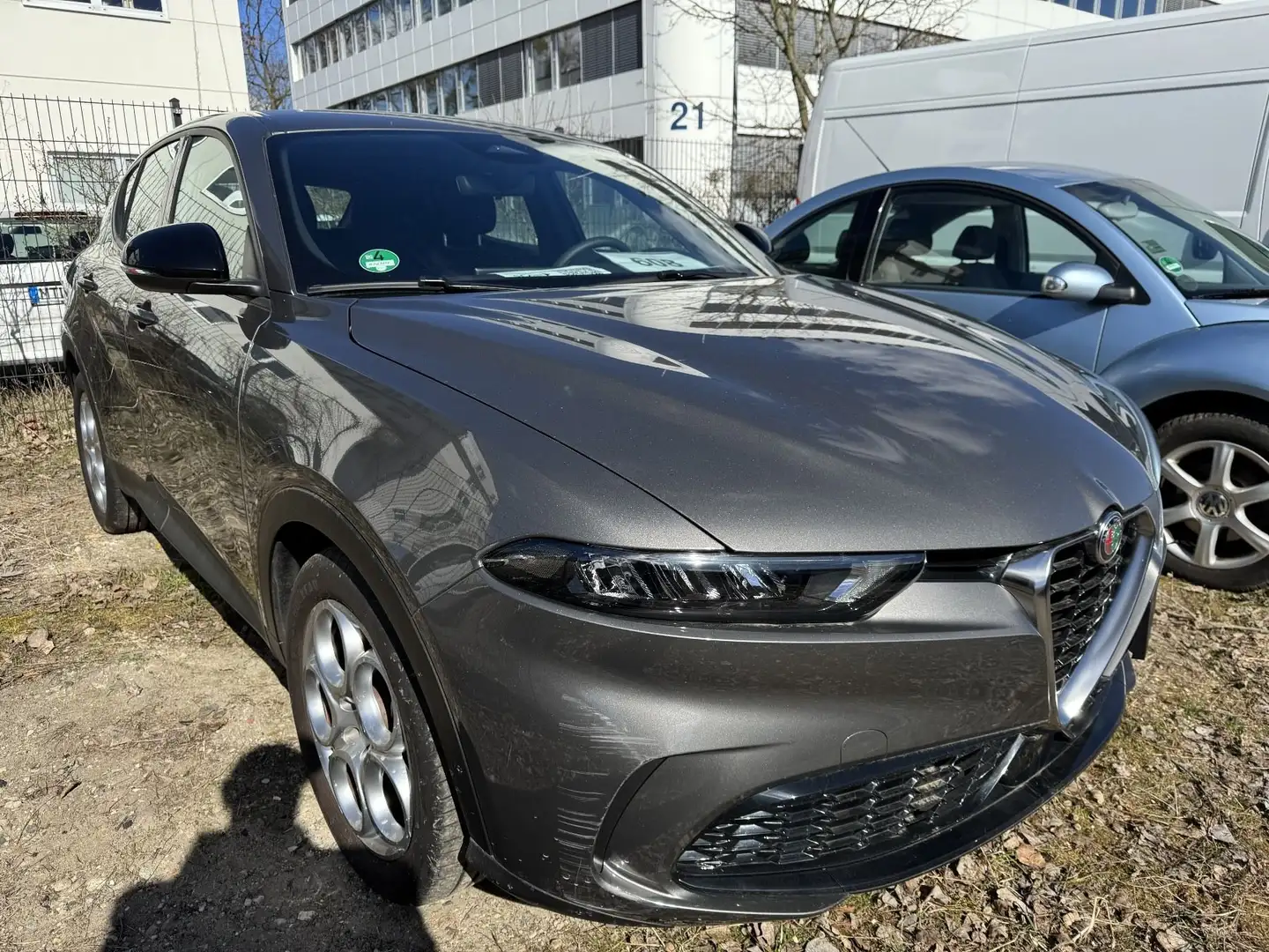 Alfa Romeo Tonale SUPER 1.5 T 96kW (130ps) 48V-Hybrid 15kW Grau - 1