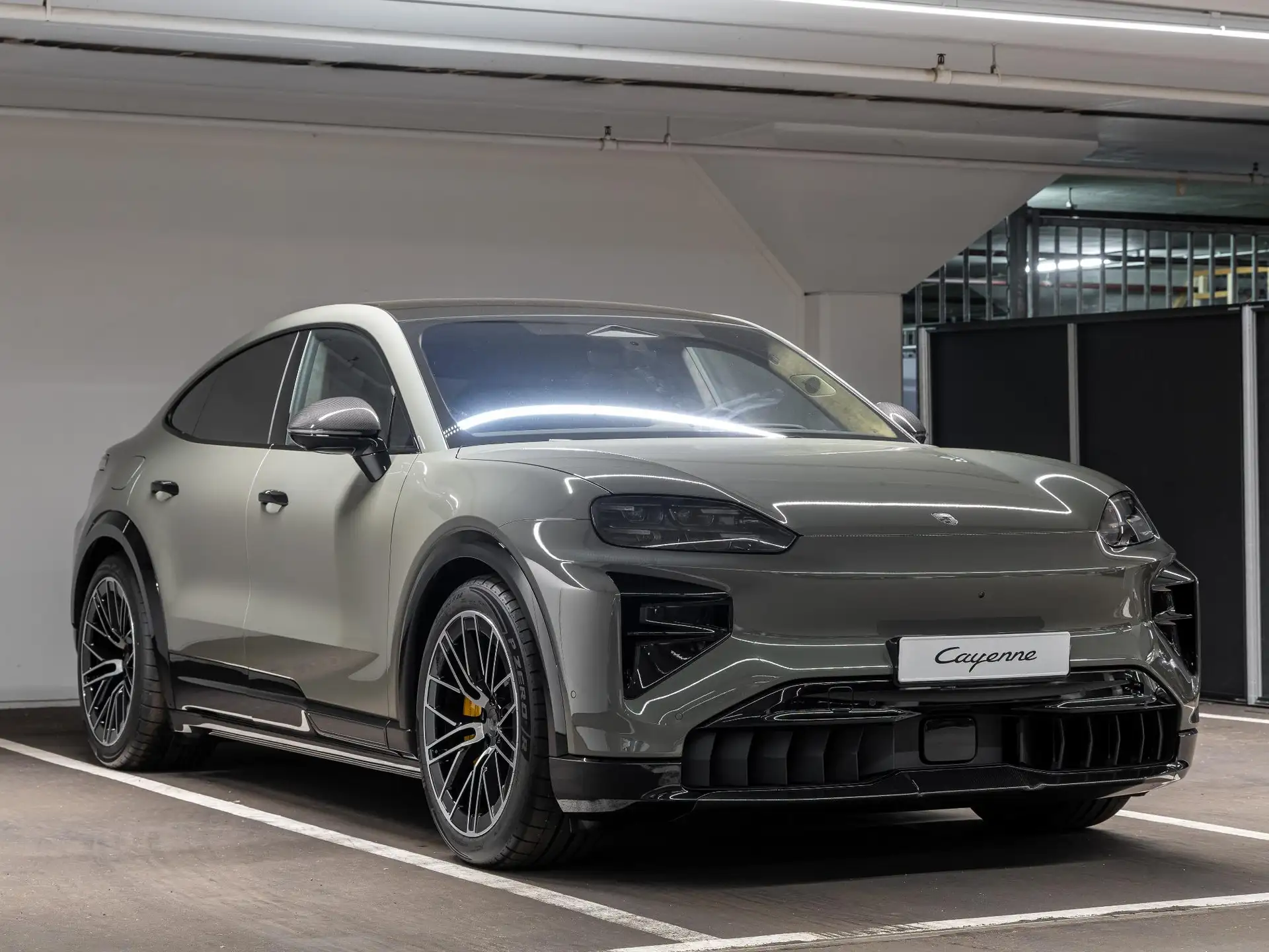 포르쉐 카이엔 Electric 2026 화이트 사진 5