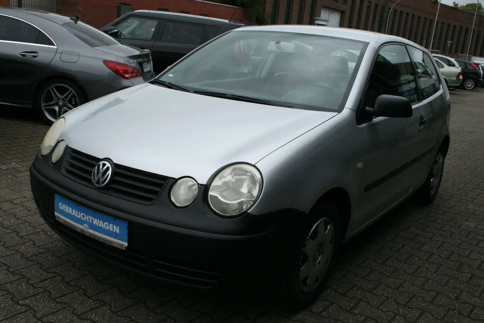 Volkswagen Polo IV Basis Plateado - 2