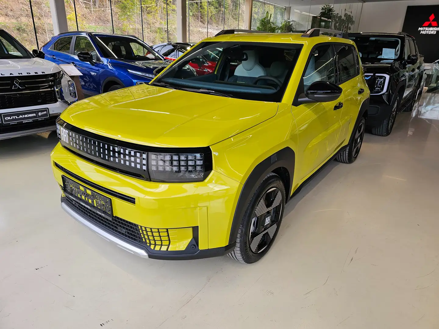 Fiat Grande Panda Hybrid La Prima Gelb - 1