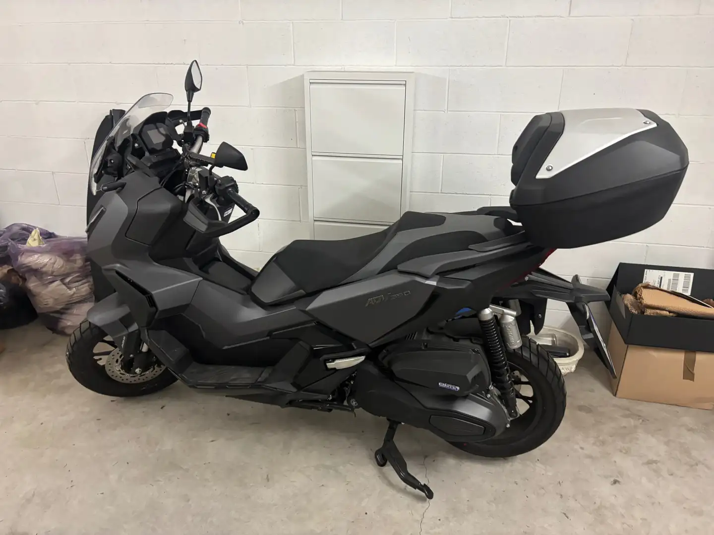 Honda ADV 350 Gri - 2