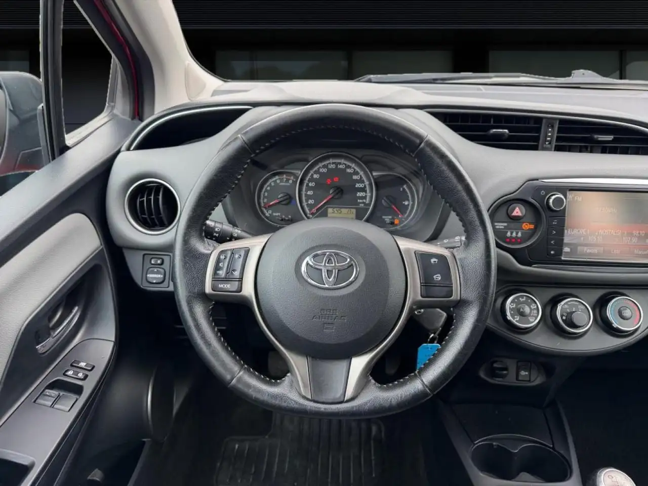 Toyota Yaris Yaris — photo 12