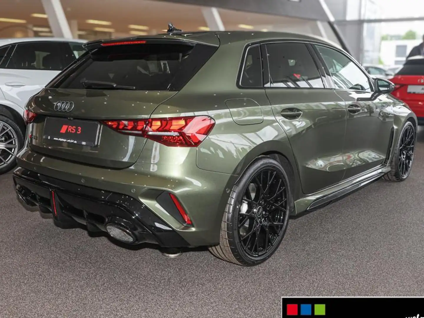 Audi RS3 Sportback Panorama+MATRIX+Alu-19+Park-Assist Vert - 2