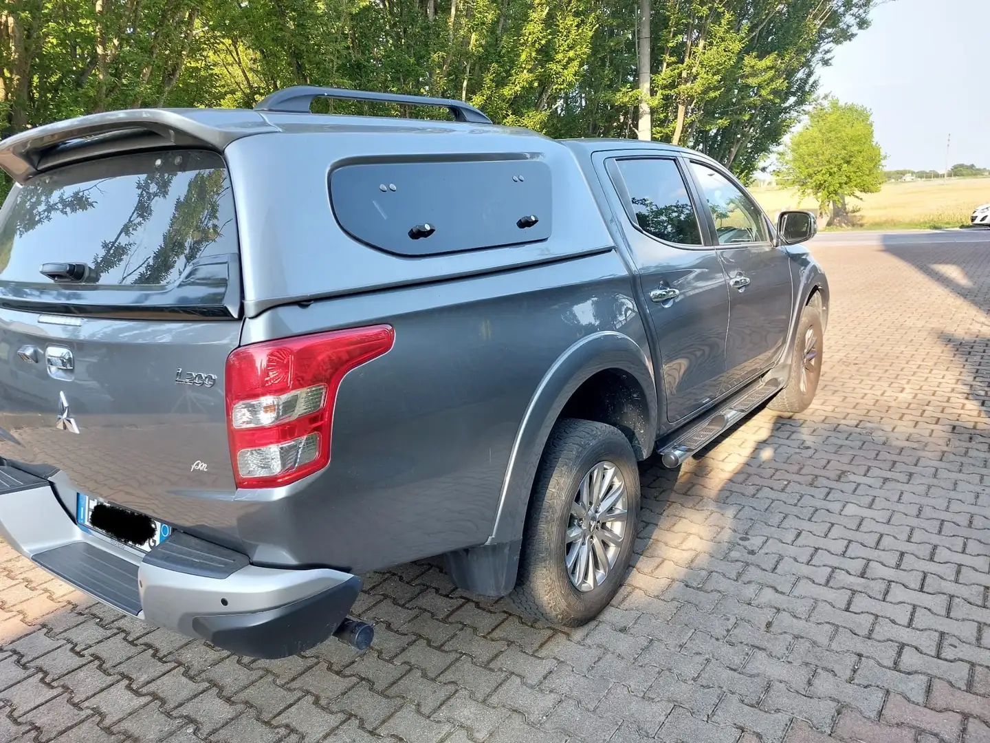 Mitsubishi L200 d.cab 2.4d Intense Diamond Pack 4wd 181cv N1 Plateado - 2