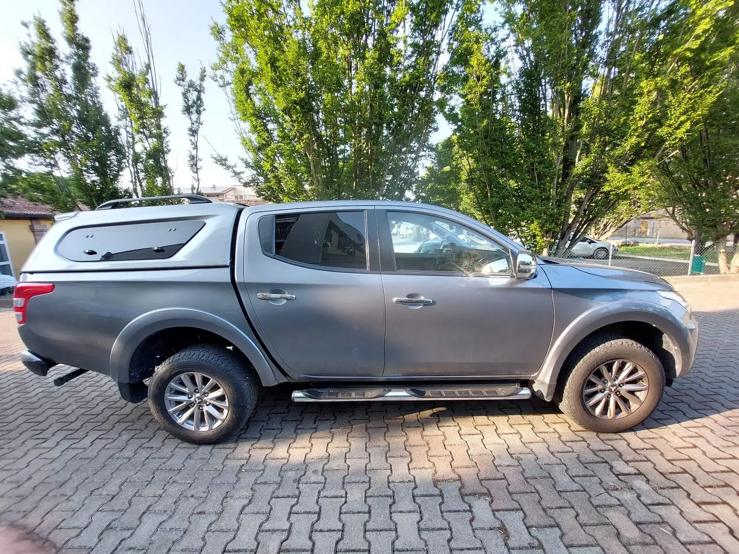 Mitsubishi L200 d.cab 2.4d Intense Diamond Pack 4wd 181cv N1 Plateado - 1