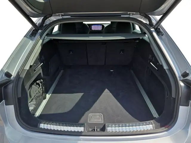 Audi A6 view 14