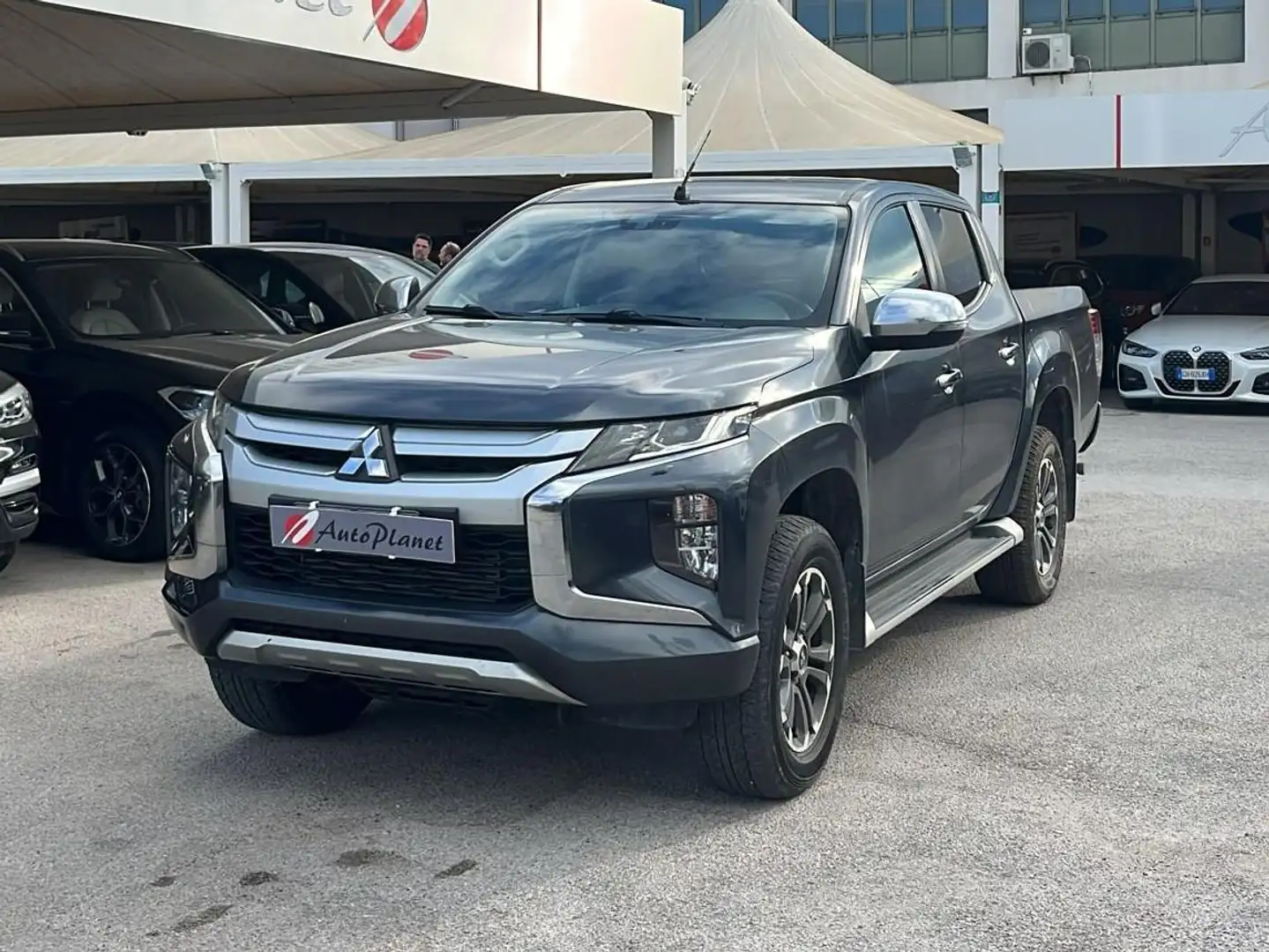 Mitsubishi L200 L200 Cab VI 2019 d.cab 2.3d Intense 4wd 150cv auto - 2