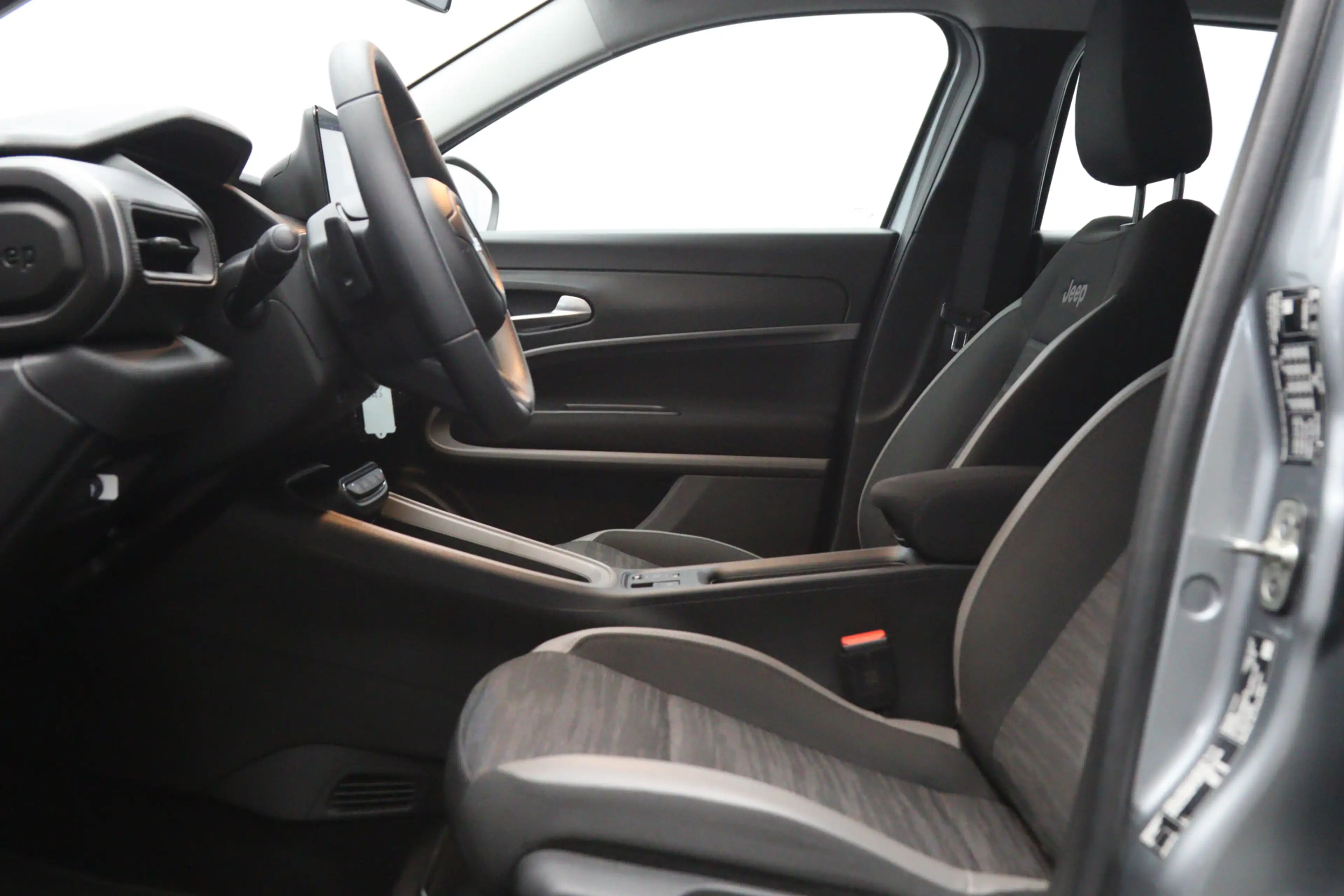 Jeep Avenger 1.2 e-Hybrid 110 PK Automaat Longitude, Carplay, C — photo 7