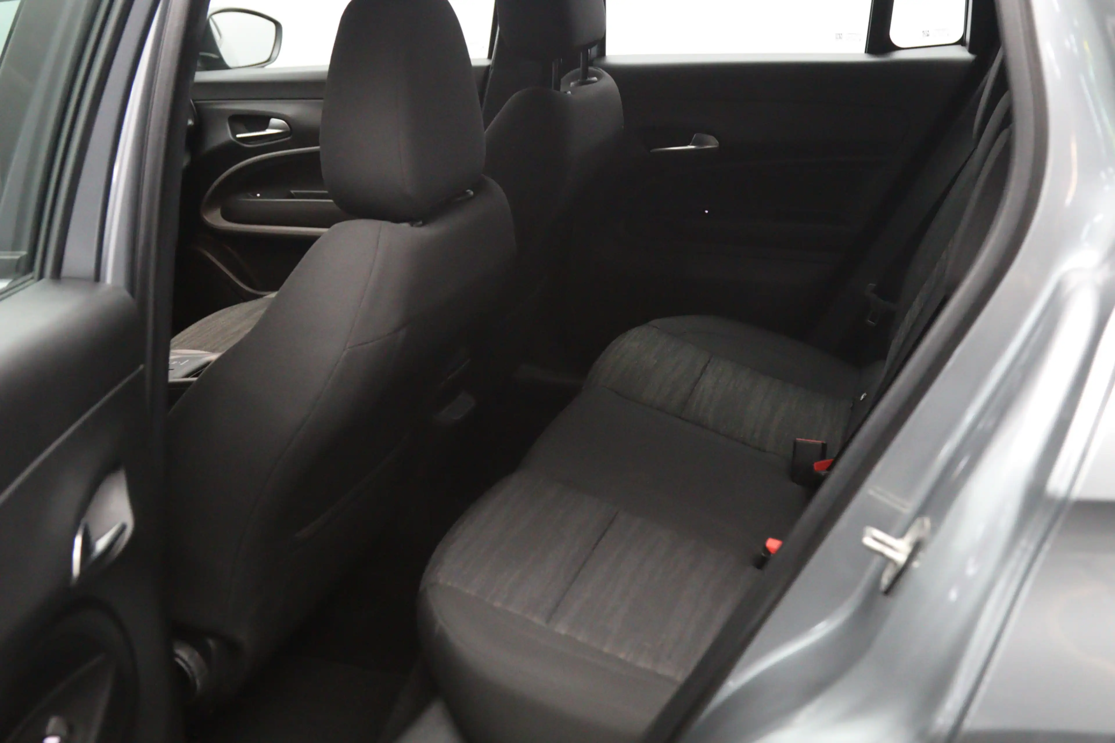Jeep Avenger 1.2 e-Hybrid 110 PK Automaat Longitude, Carplay, C — photo 29