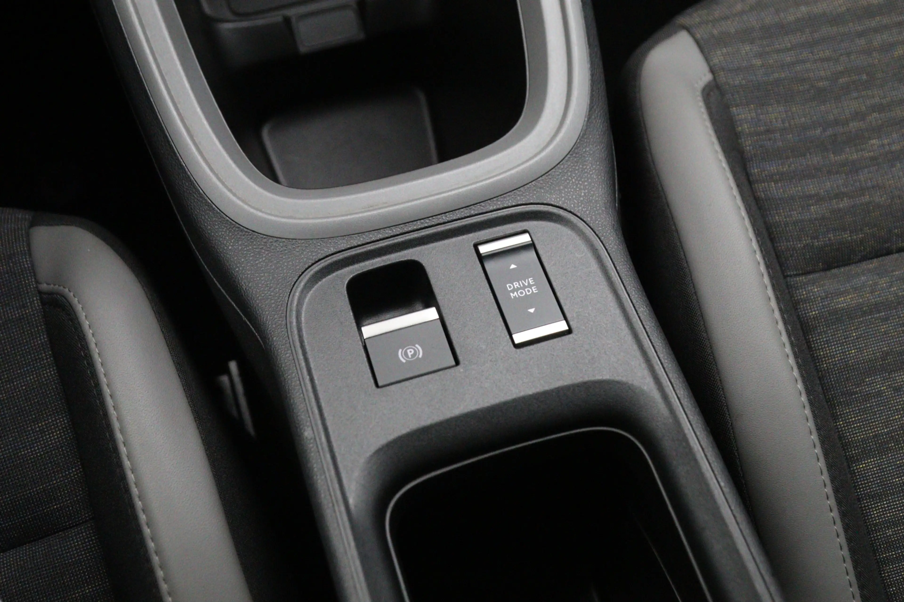 Jeep Avenger 1.2 e-Hybrid 110 PK Automaat Longitude, Carplay, C — photo 8