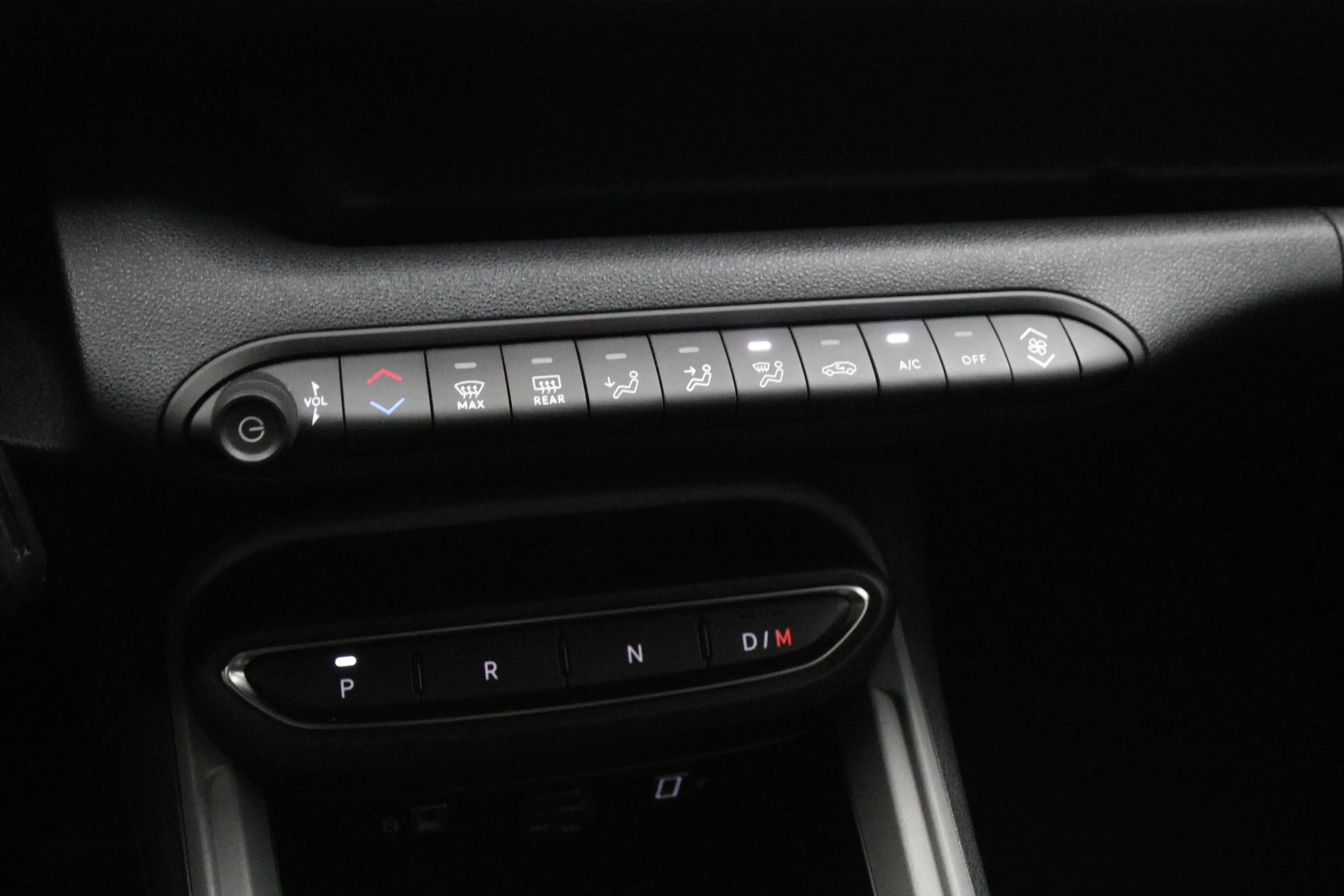 Jeep Avenger 1.2 e-Hybrid 110 PK Automaat Longitude, Carplay, C — photo 16