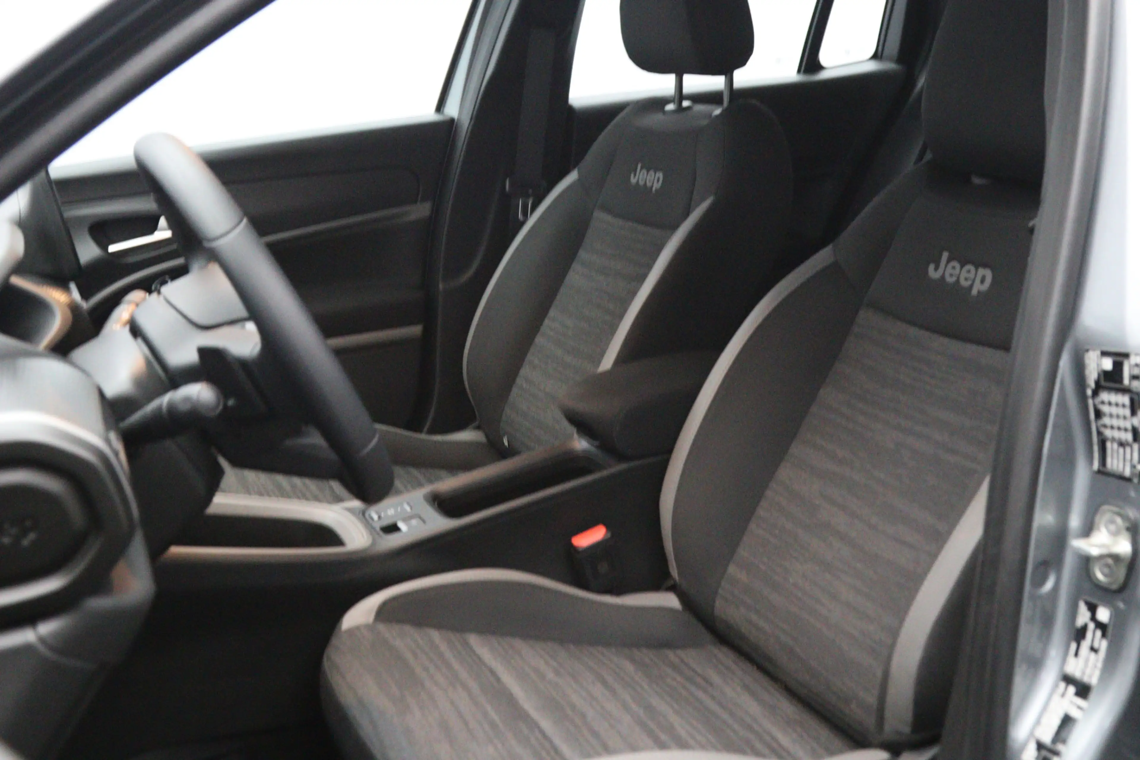 Jeep Avenger 1.2 e-Hybrid 110 PK Automaat Longitude, Carplay, C — photo 3