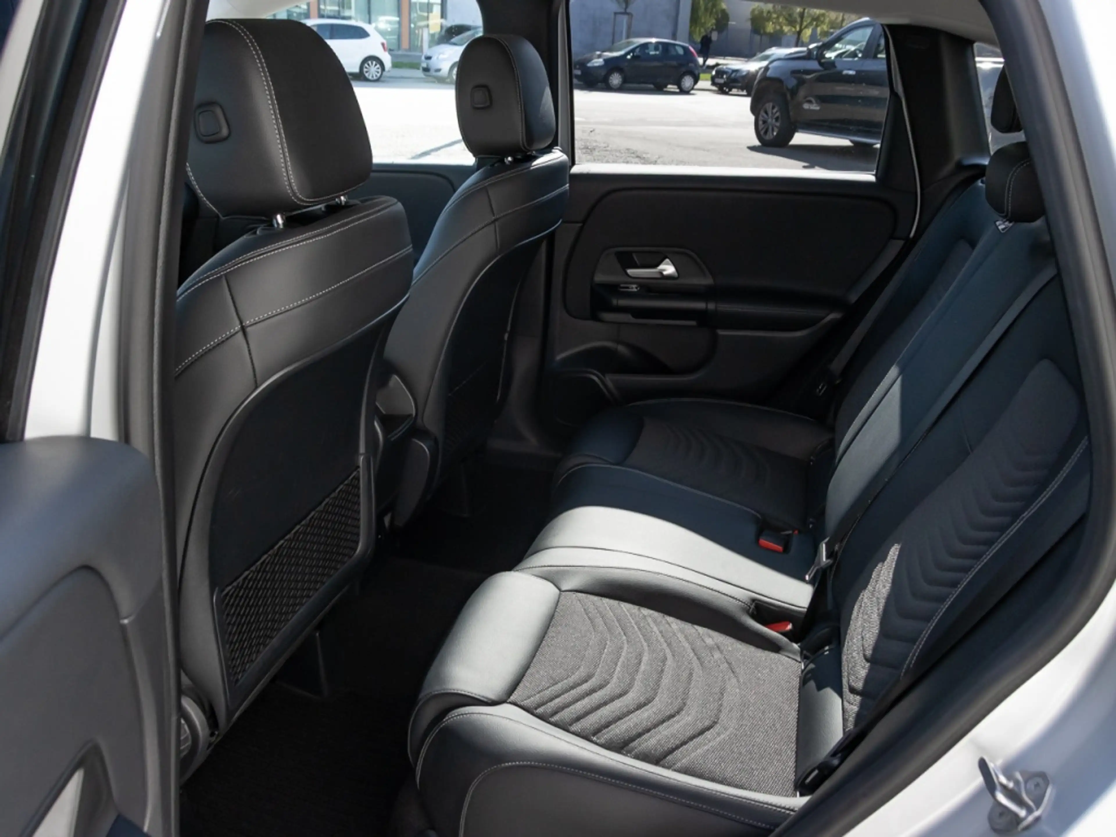 Mercedes-Benz B 220 d 4M *Cam*MBeam*ParkA*MBUX*Navi*FernLA*17" — photo 6