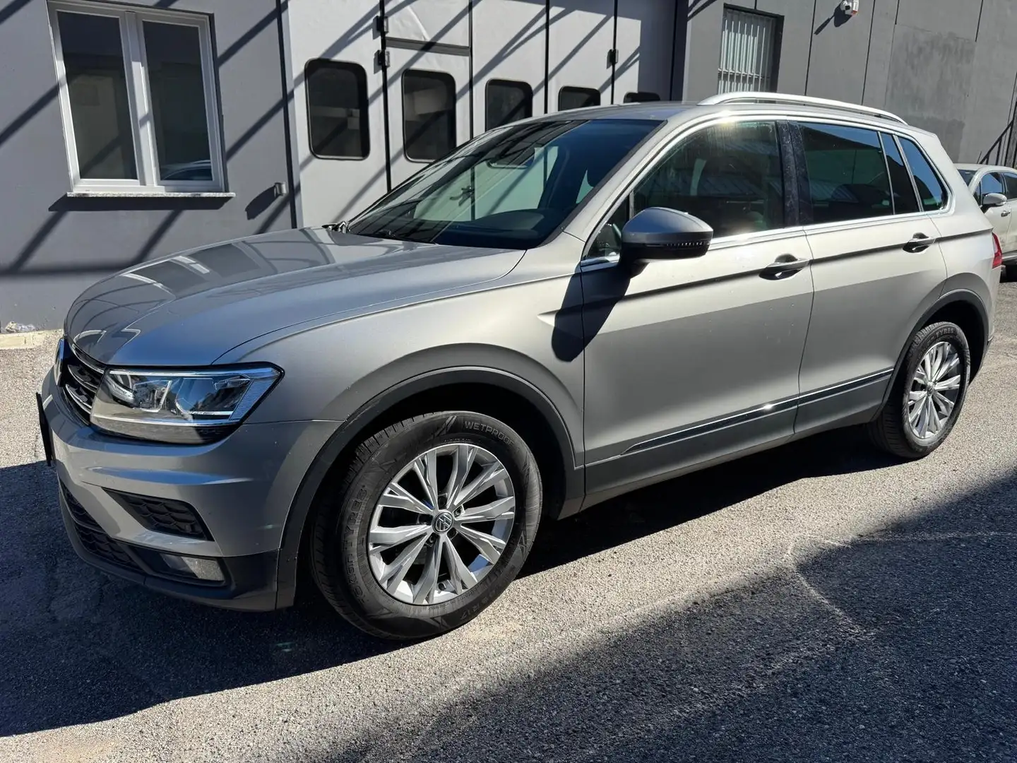 Volkswagen Tiguan 1.6 TDI Business*EURO6*NAVI*CERCHI - 1