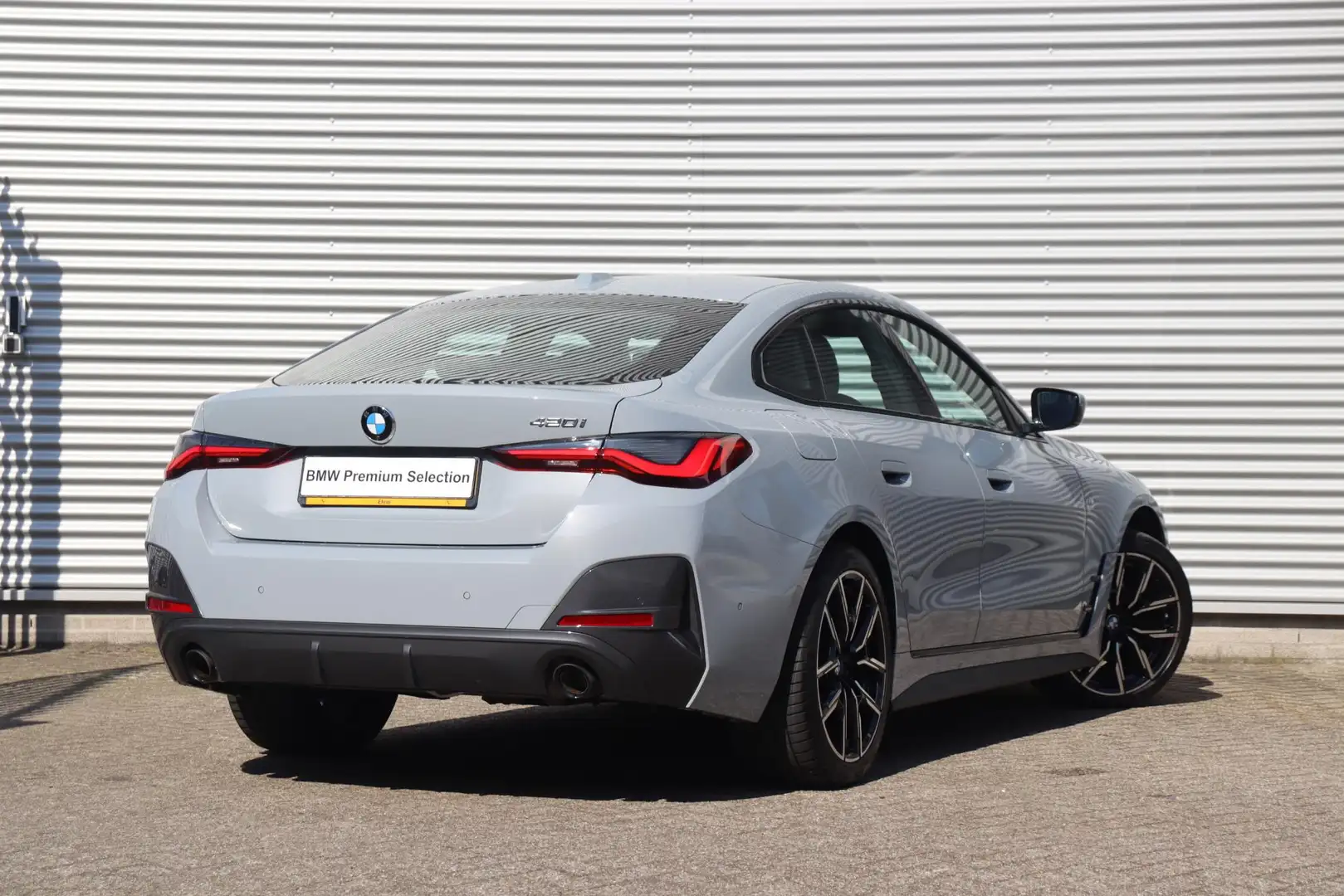 BMW 420 4-serie Gran Coupé 420i | High Executive | M Sport Grijs - 2