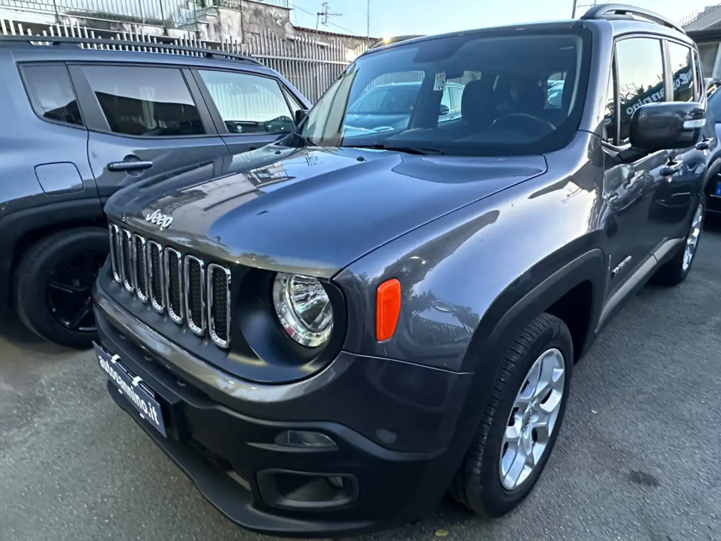 Jeep Renegade 1.6 E-TorQ EVO Limited Gris - 2