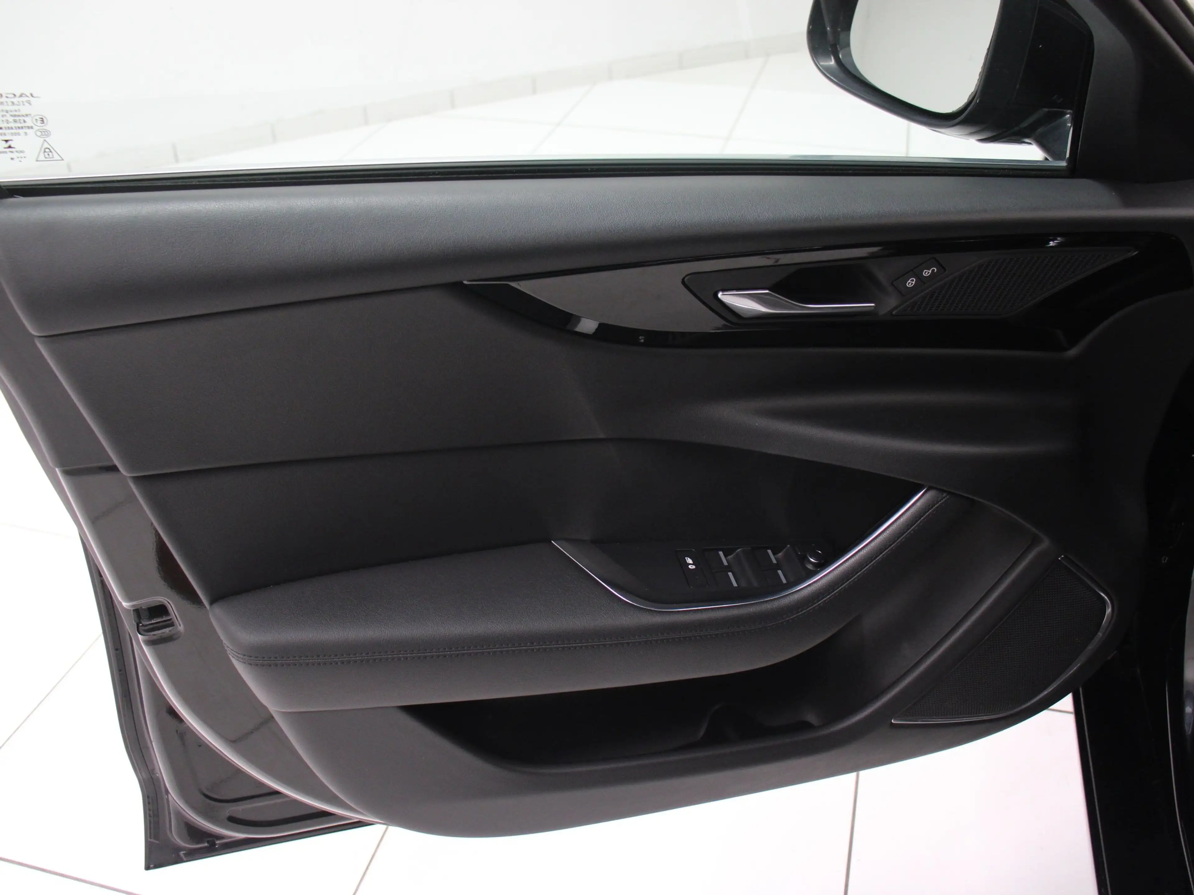 Jaguar XE D180 Aut. S LED SHZ PDC Navi el. Sitze Klima — photo 15