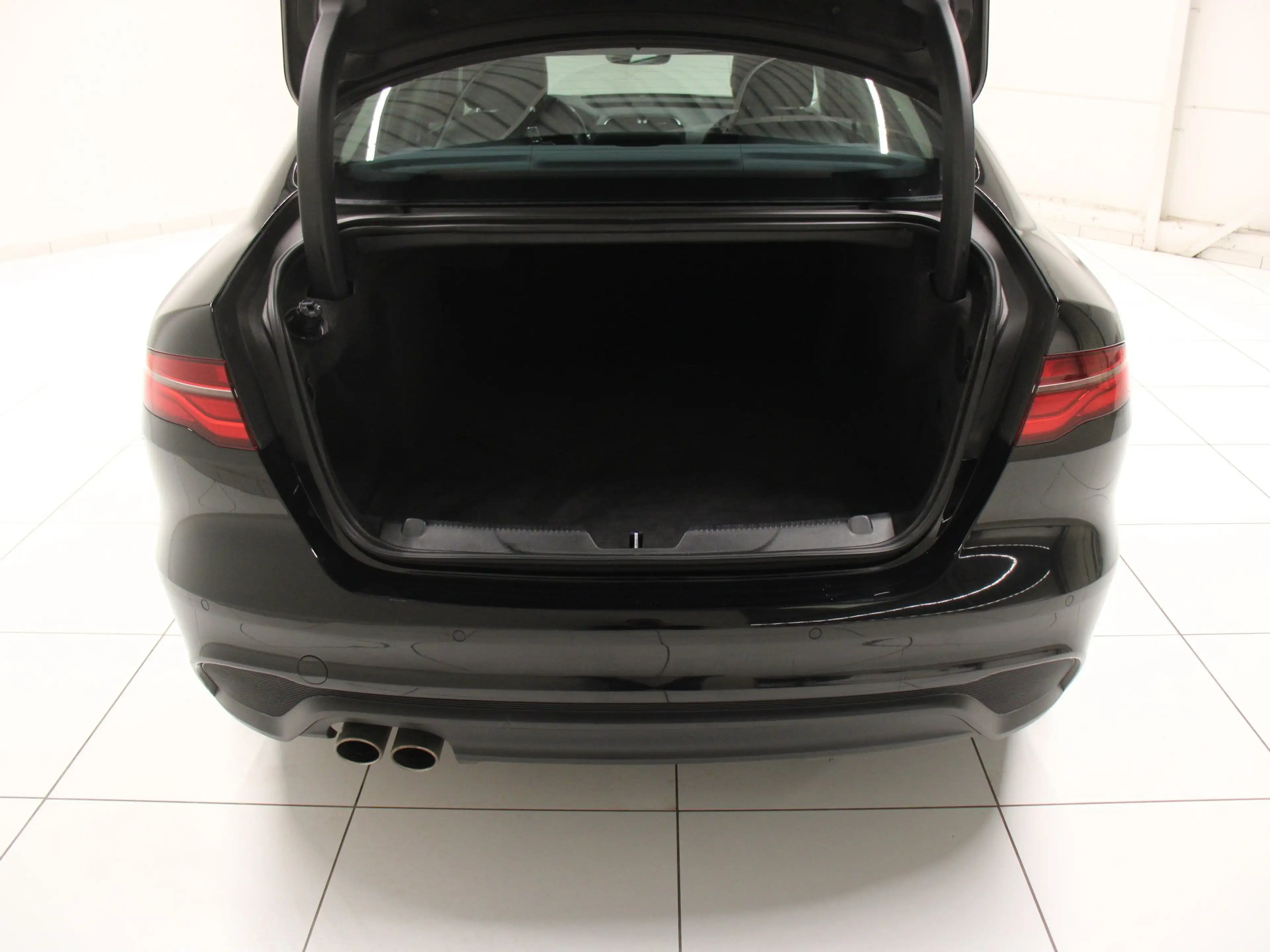 Jaguar XE D180 Aut. S LED SHZ PDC Navi el. Sitze Klima — photo 11