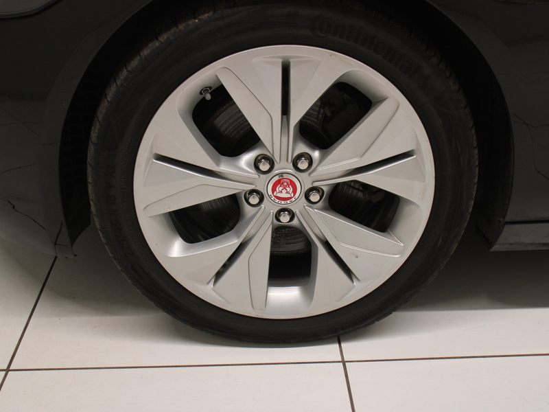 Jaguar XE D180 Aut. S LED SHZ PDC Navi el. Sitze Klima — photo 9