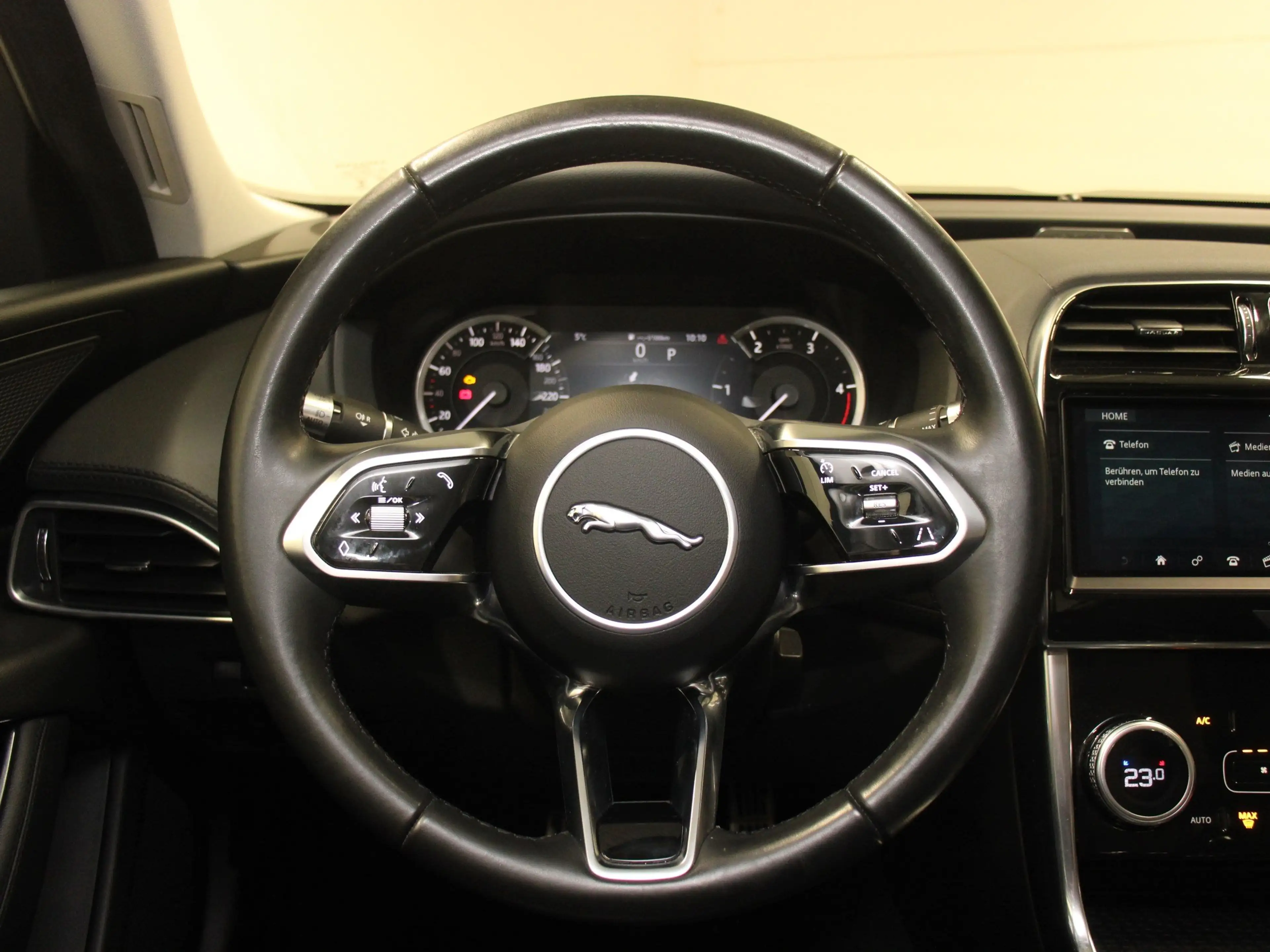 Jaguar XE D180 Aut. S LED SHZ PDC Navi el. Sitze Klima — photo 14