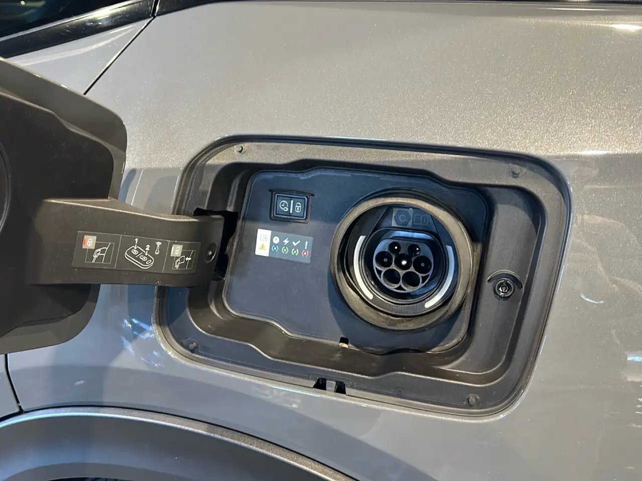 Peugeot 408 408 Plug-In Hybrid 225 e-EAT8 GT 12