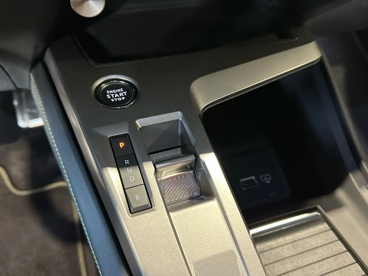 Peugeot 408 408 Plug-In Hybrid 225 e-EAT8 GT 19