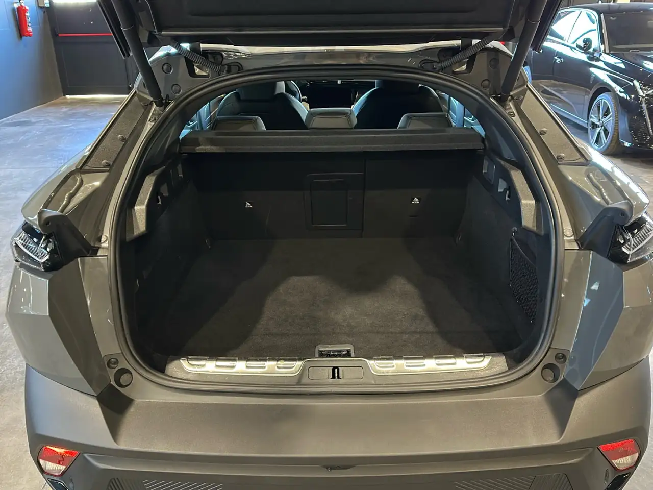 Peugeot 408 408 Plug-In Hybrid 225 e-EAT8 GT 13