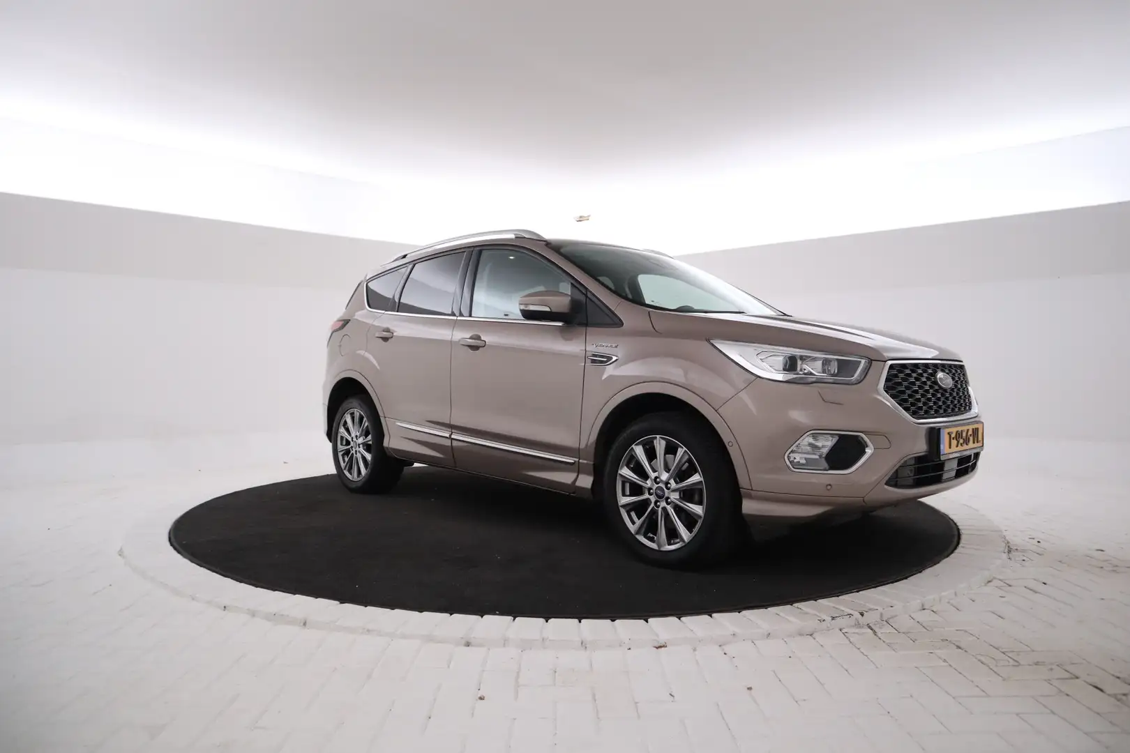 Ford Kuga 1.5 EcoBoost Vignale Leer, Stoelverwarming, Automa Grijs - 2