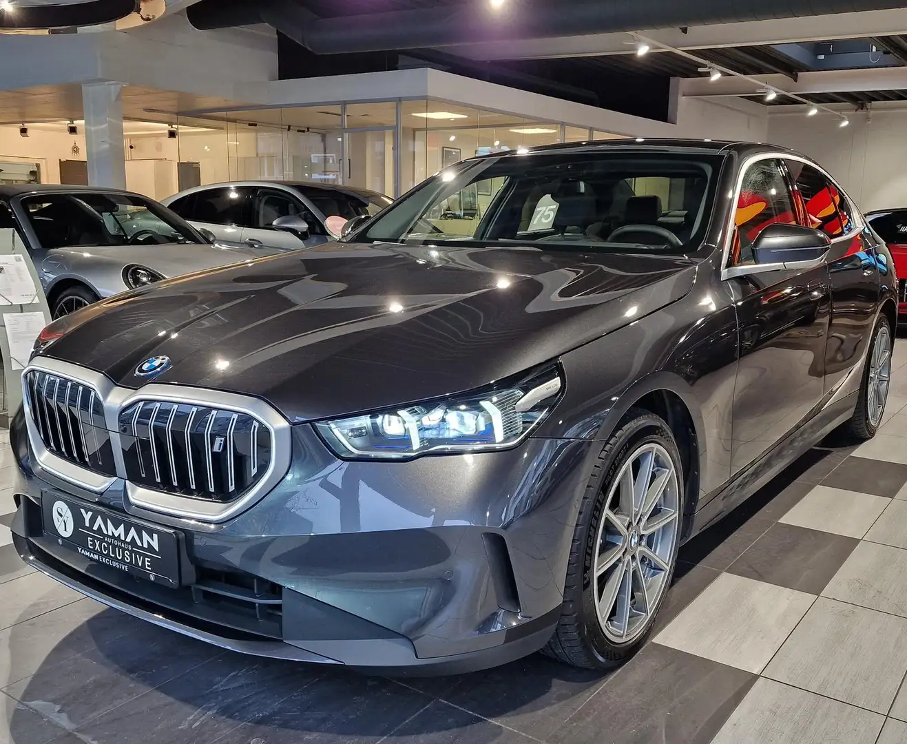 BMW i5 Lim. 40 eDrive*Pano*HuD*SitzKlima*B&W*ACC Grau - 1