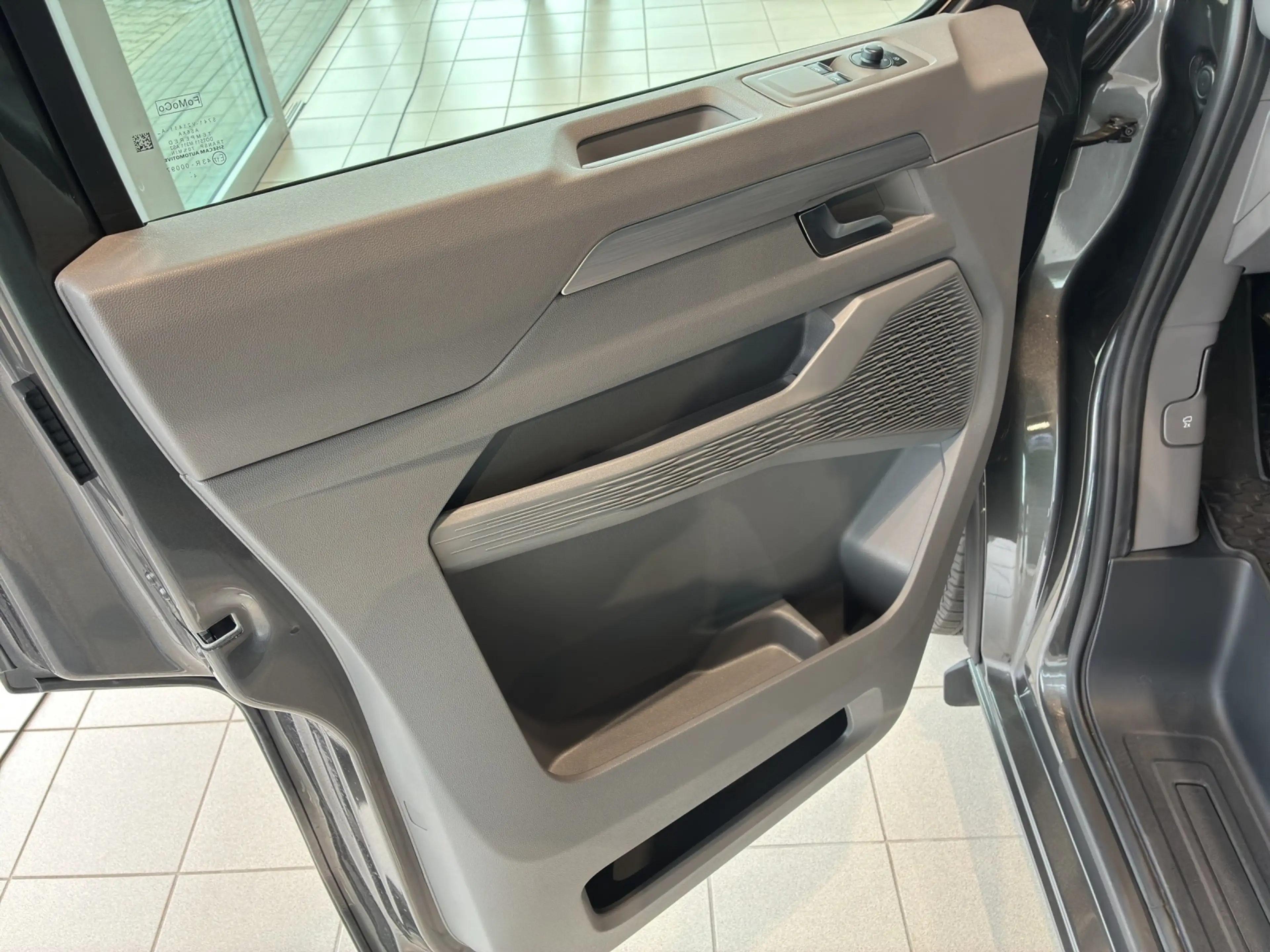 Volkswagen T7 Caravelle -e BEV Life 9-S — photo 6