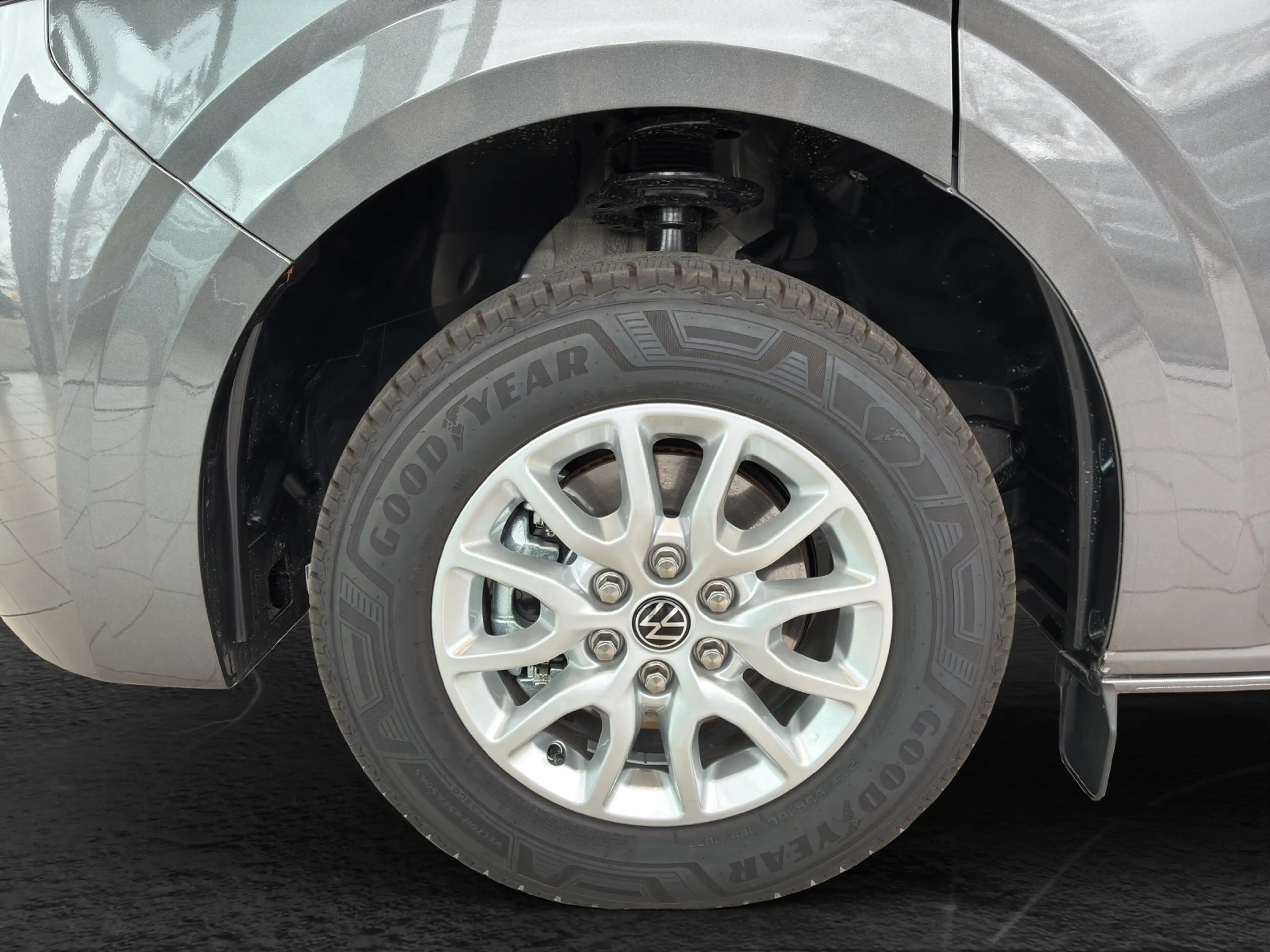 Volkswagen T7 Caravelle -e BEV Life 9-S — photo 5