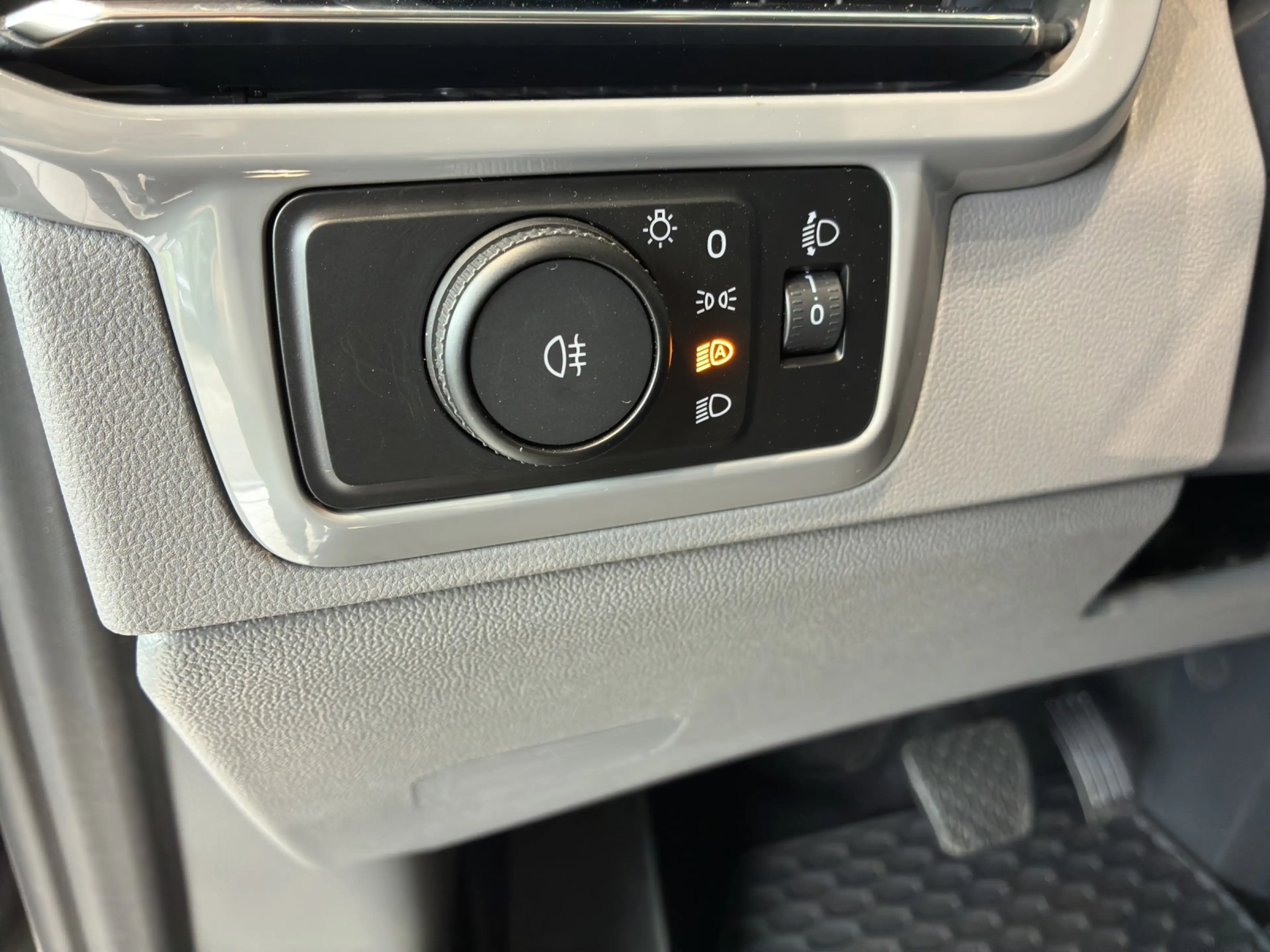 Volkswagen T7 Caravelle -e BEV Life 9-S — photo 15