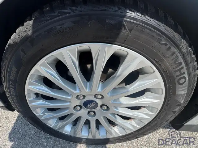 Ford C-Max view 4