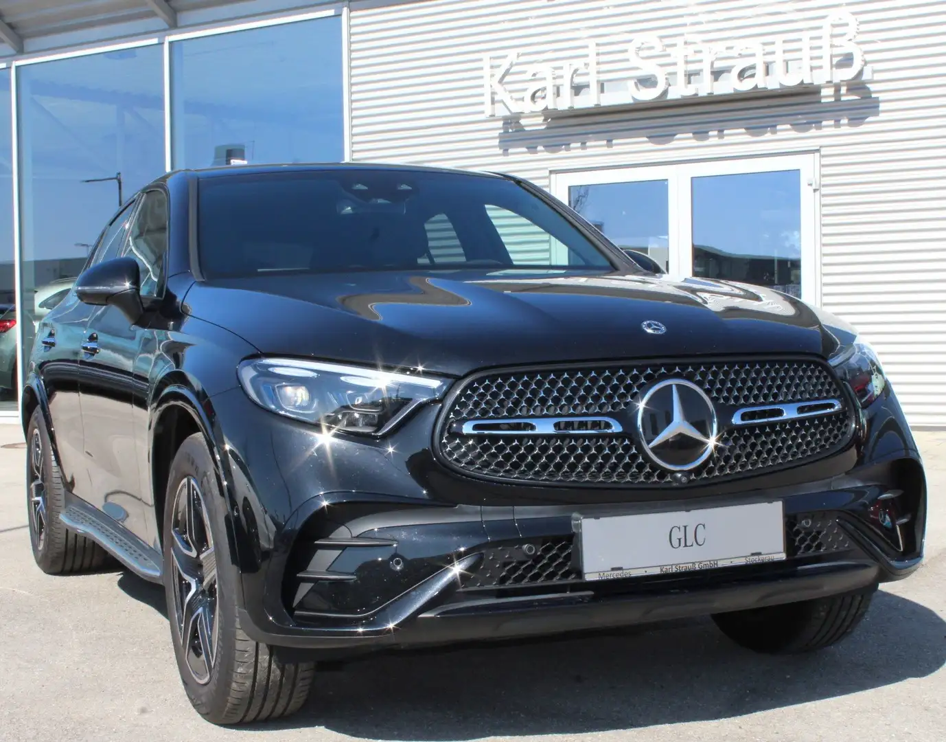 Mercedes-Benz GLC 300 de 4M Coupe AMG Premium AIRMATIC Zwart - 1