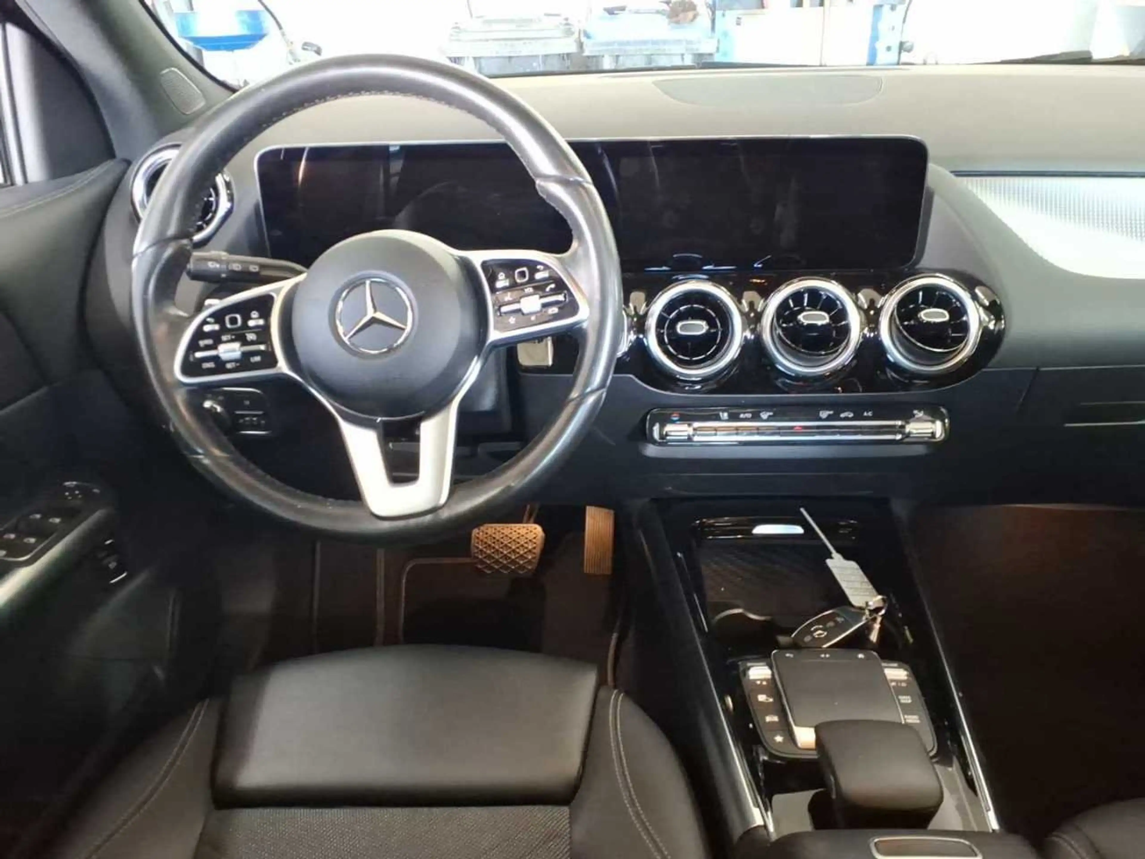 Mercedes-Benz GLA 220 d Progressive 4Matic AHK Pano S-Dach — photo 6