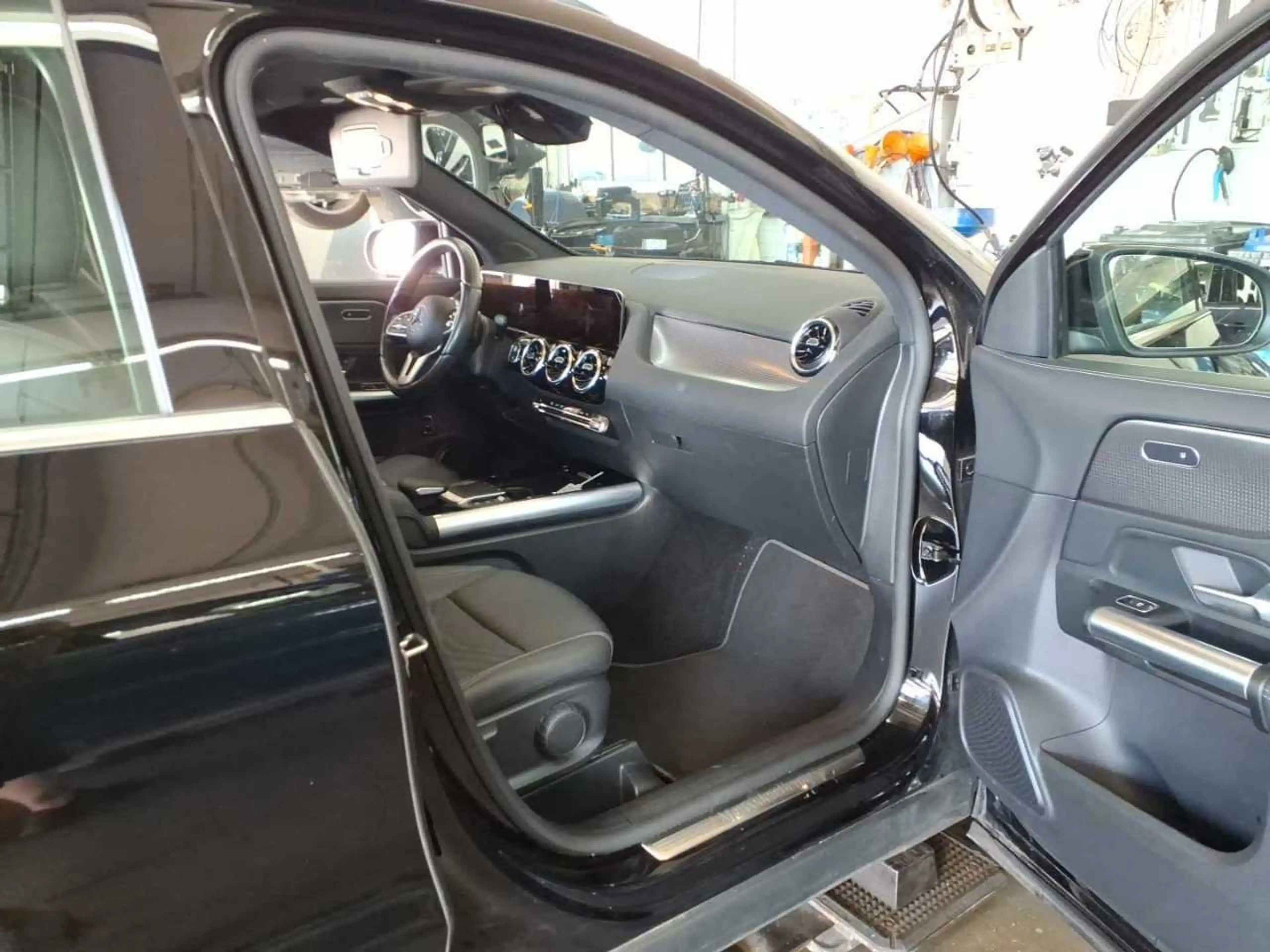 Mercedes-Benz GLA 220 d Progressive 4Matic AHK Pano S-Dach — photo 9