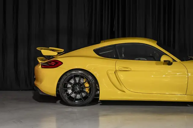 Porsche Cayman GT4