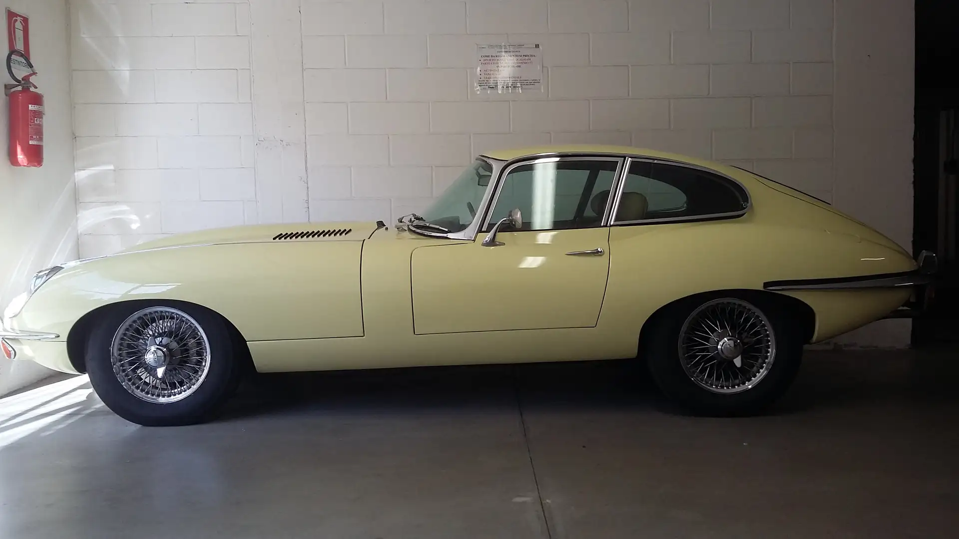Jaguar E-Type II serie FHC due posti Giallo - 1