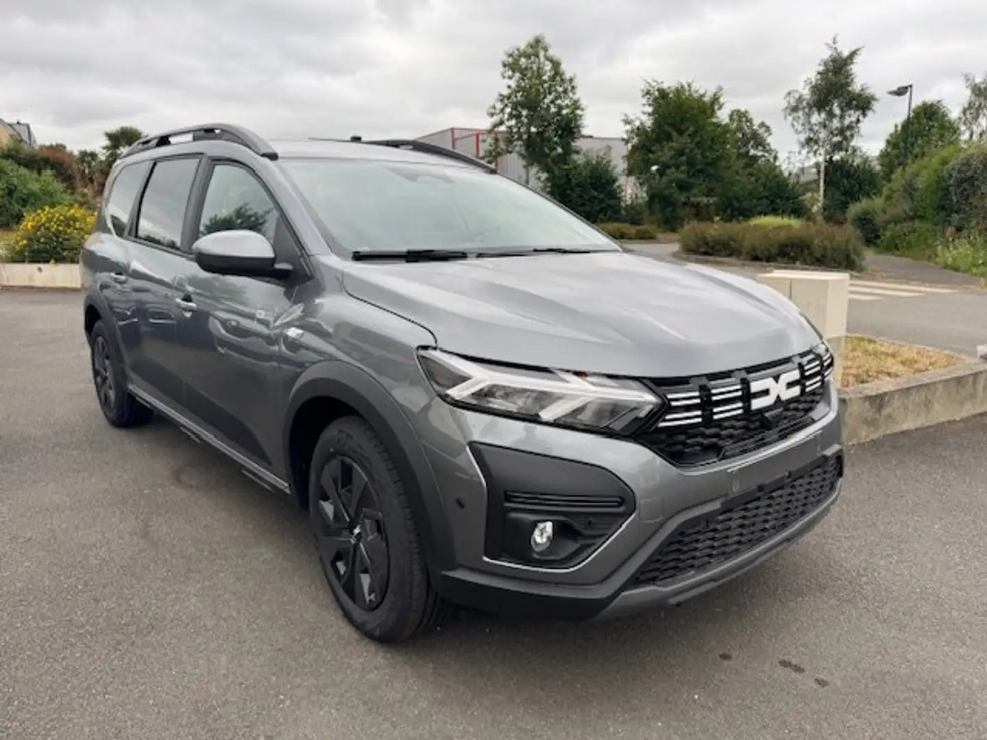 Dacia Jogger DACIA JOGGER 1.6 HYBRID 140 EXPRESSION 7PL Grijs - 2