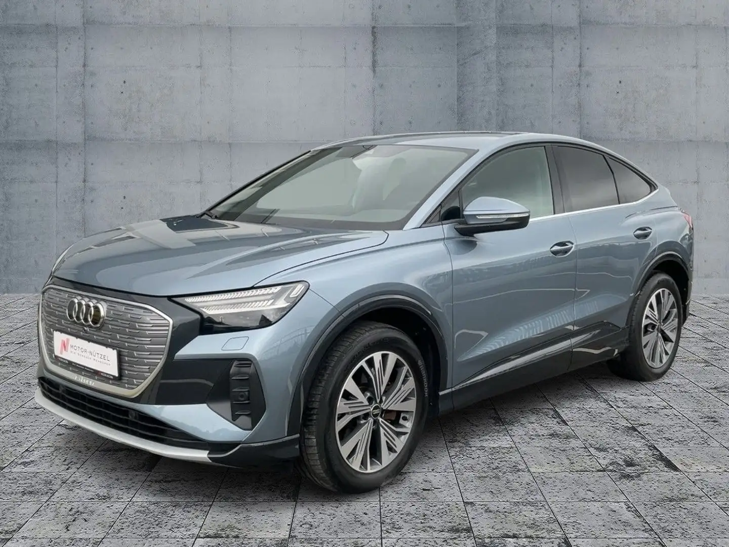 Audi Q4 e-tron 50 QU MATRIX+NAV+RFK+ACC+SHZ Blau - 2