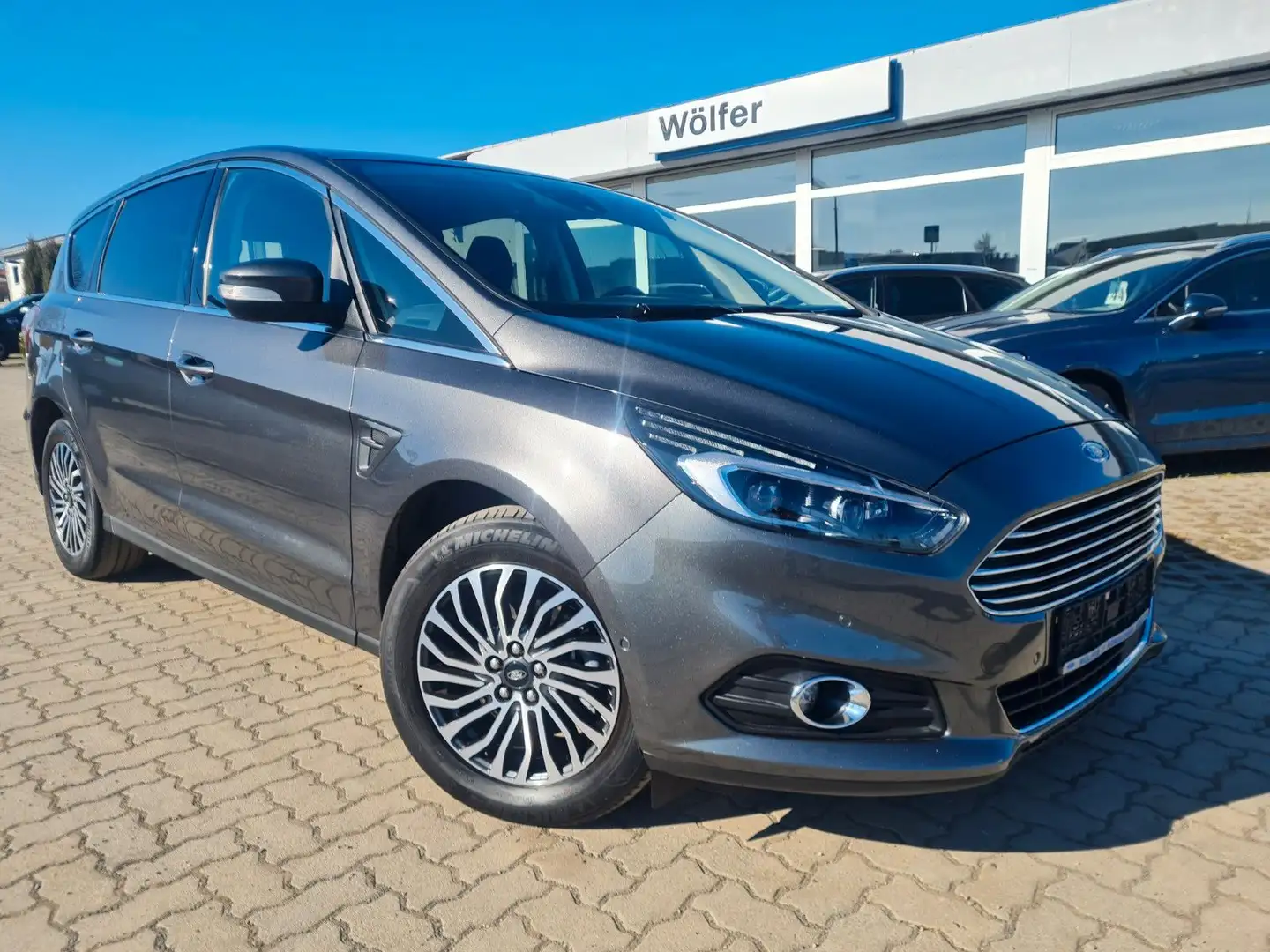 Ford S-Max Titanium 7 Sitze AHK LED Navi Keyfree + WR Grau - 1