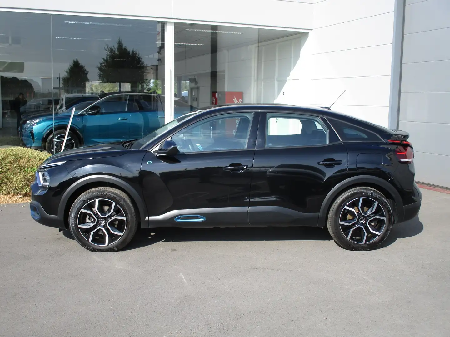 Citroen E-C4 Electric 50 kWh Shine Černá - 2