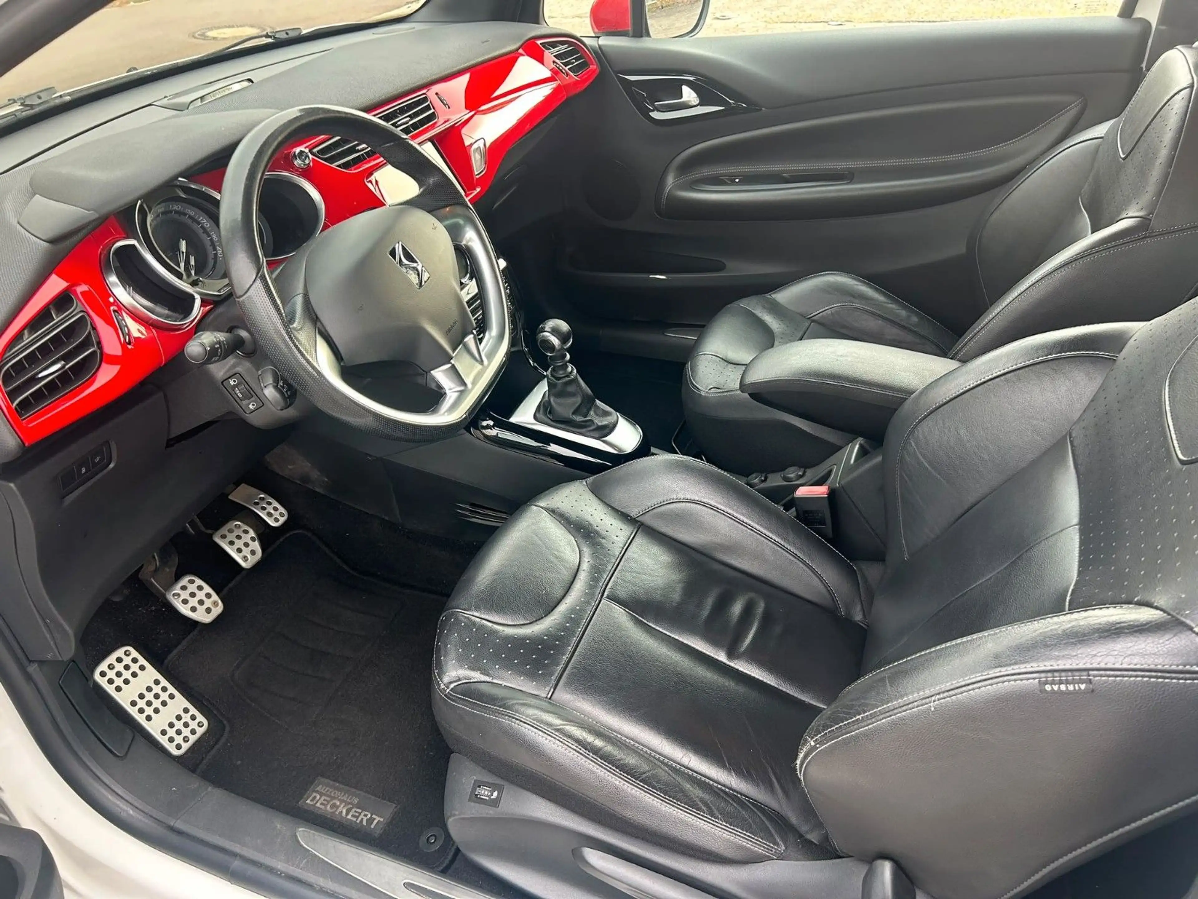 Citroen DS3 Red Edition PDC+TEMP+SHZ+NAVI+SPORT — photo 9