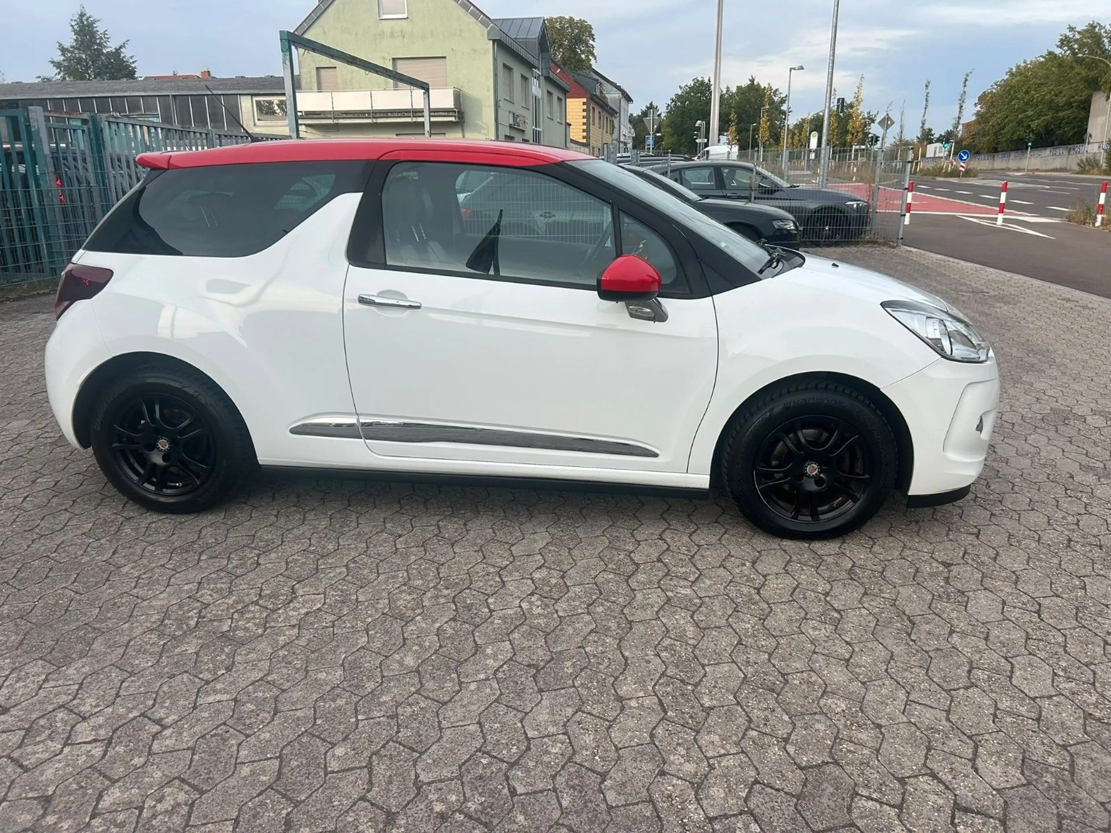 Citroen DS3 Red Edition PDC+TEMP+SHZ+NAVI+SPORT — photo 4