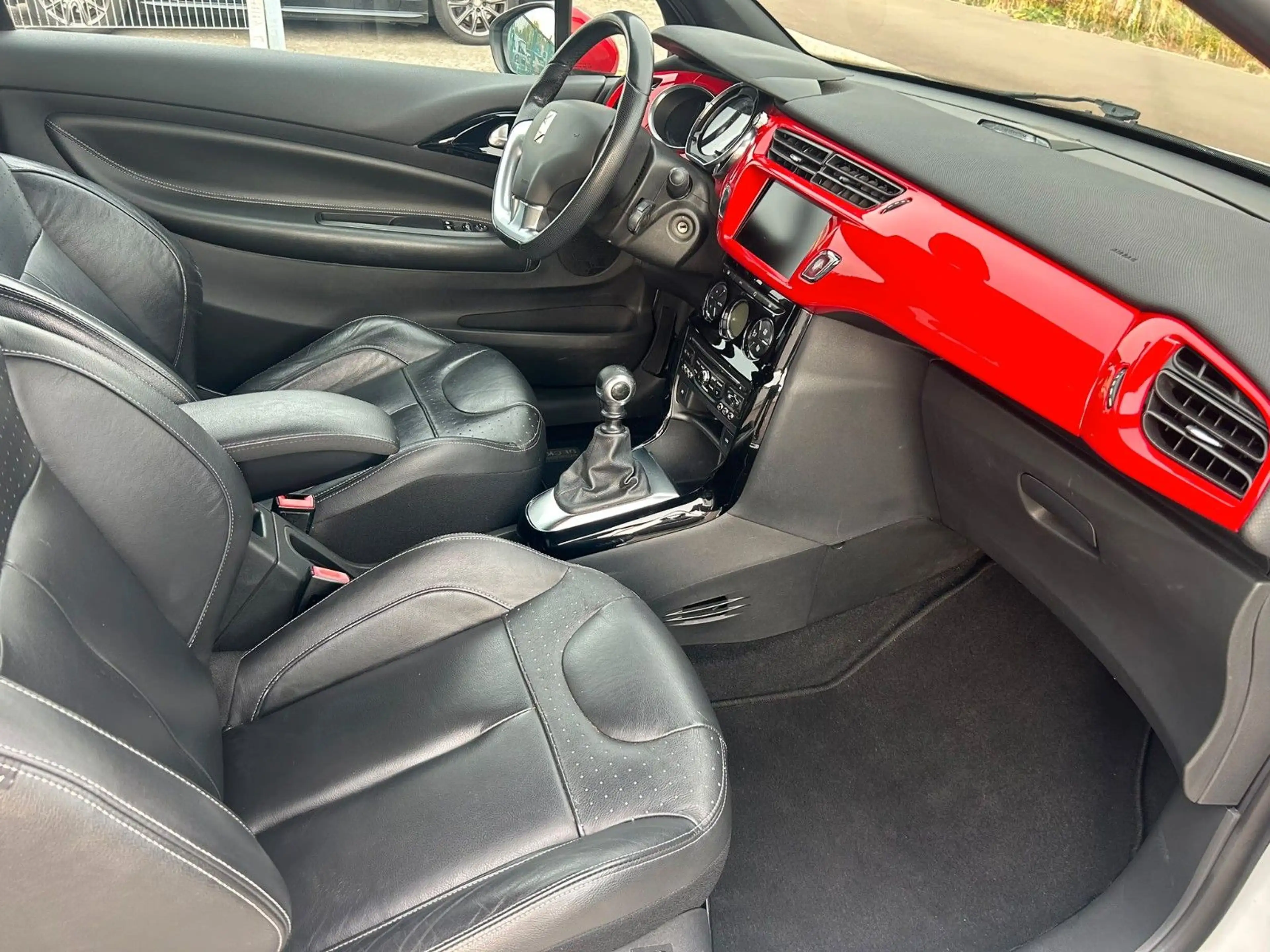 Citroen DS3 Red Edition PDC+TEMP+SHZ+NAVI+SPORT — photo 10