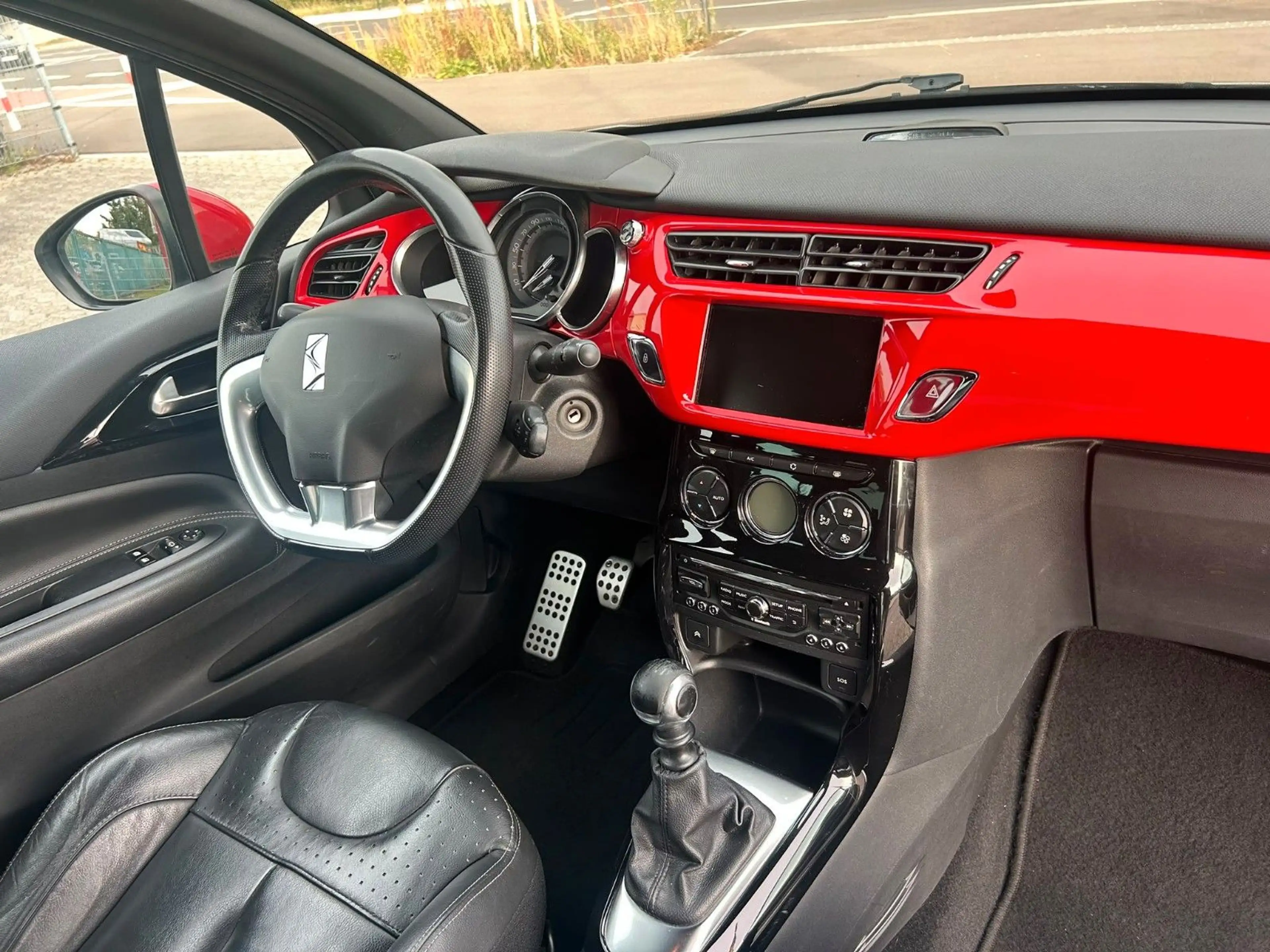 Citroen DS3 Red Edition PDC+TEMP+SHZ+NAVI+SPORT — photo 11