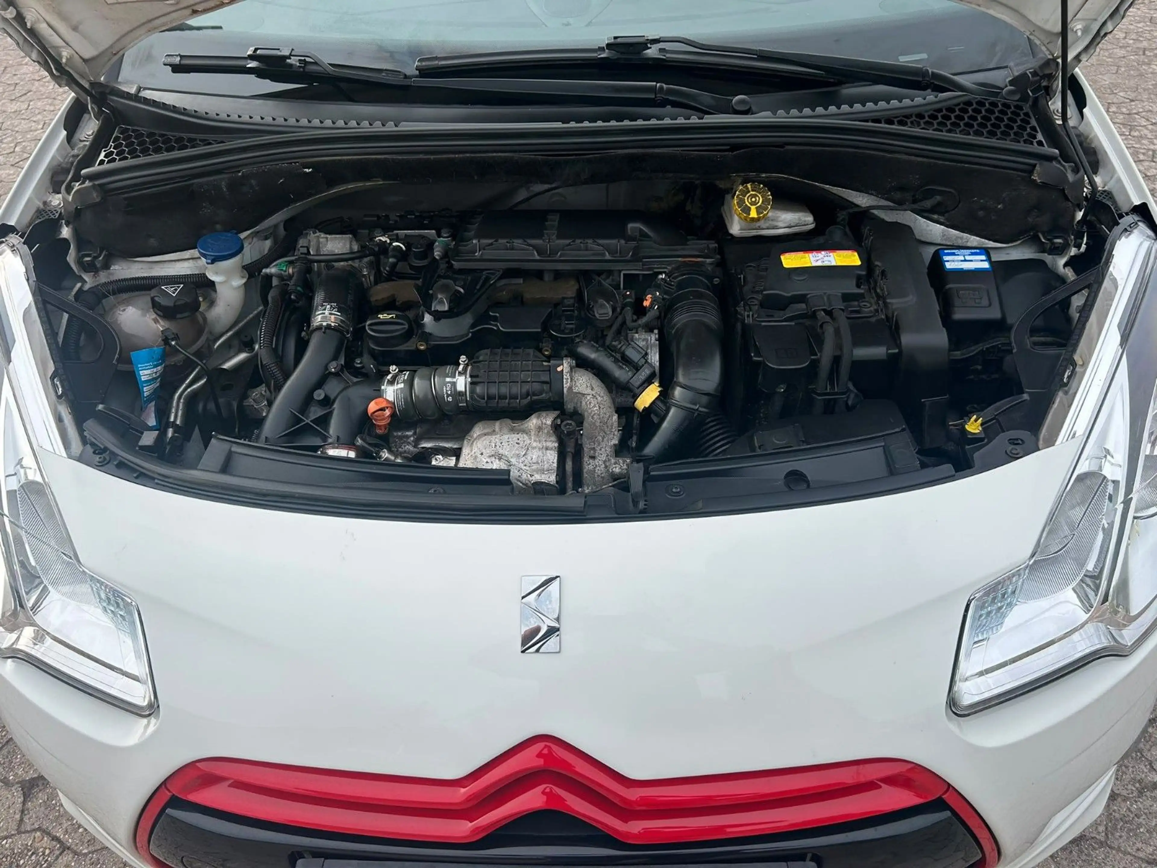Citroen DS3 Red Edition PDC+TEMP+SHZ+NAVI+SPORT — photo 15